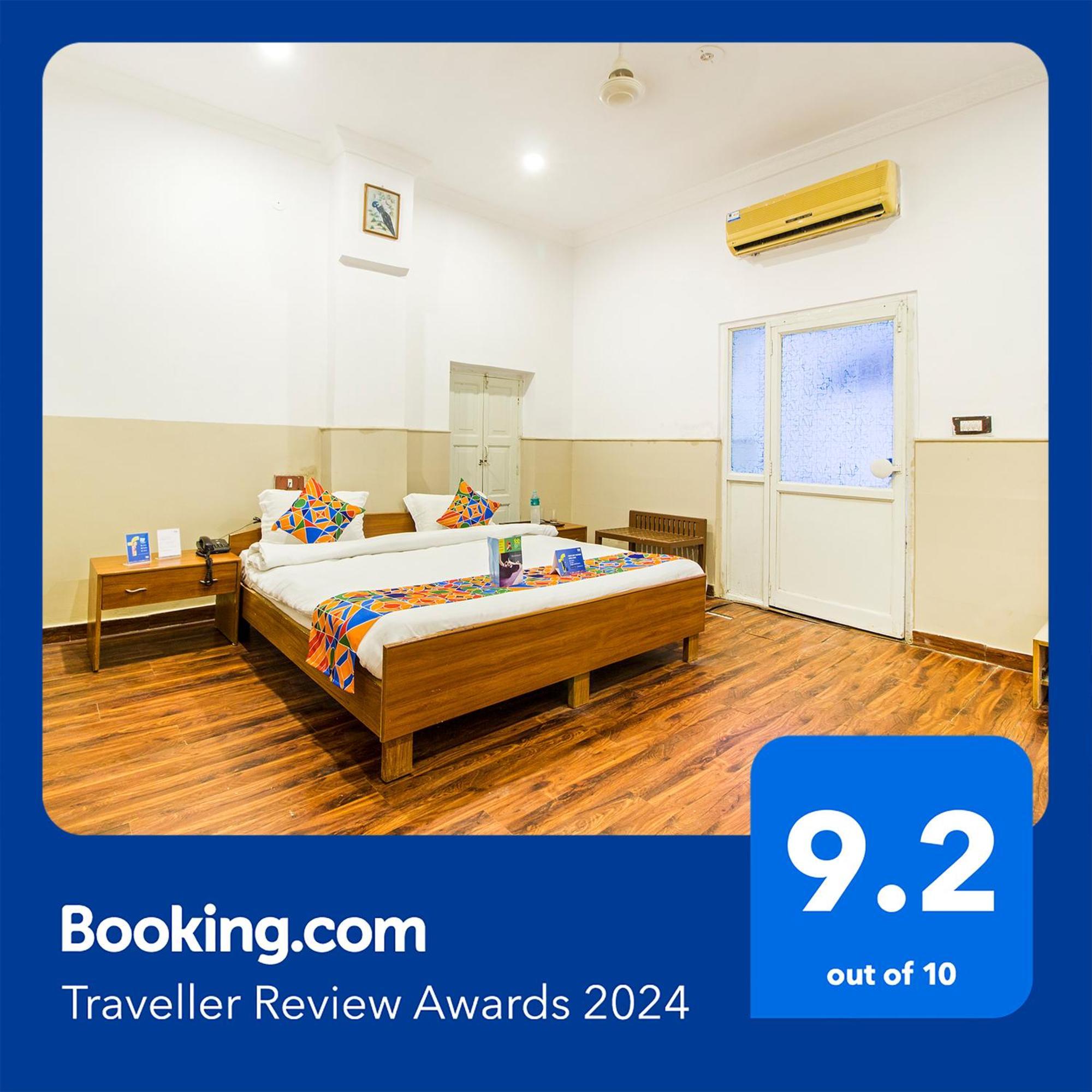 Hotel Fabhotel Vishwa Palace