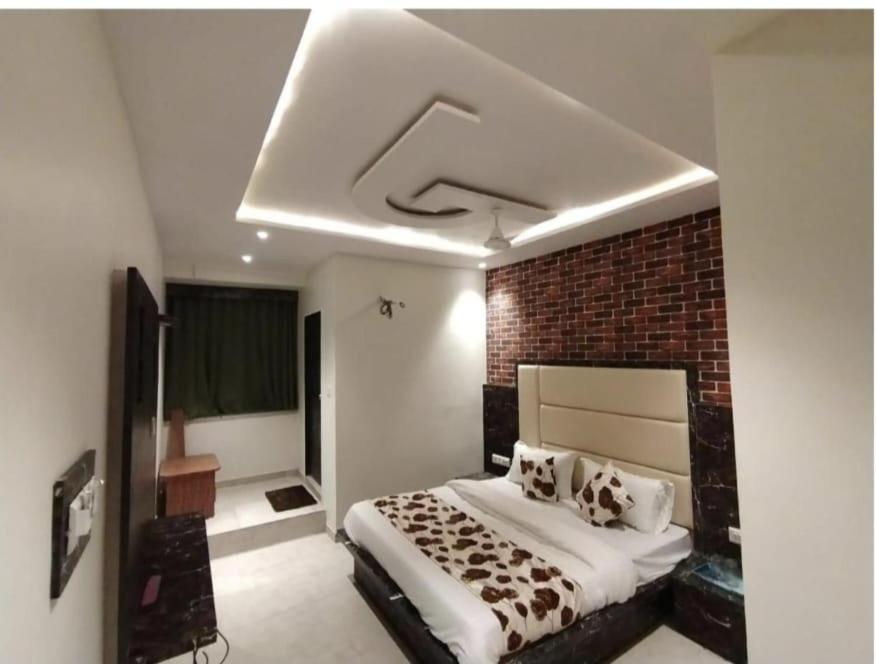 Privilege Hotel