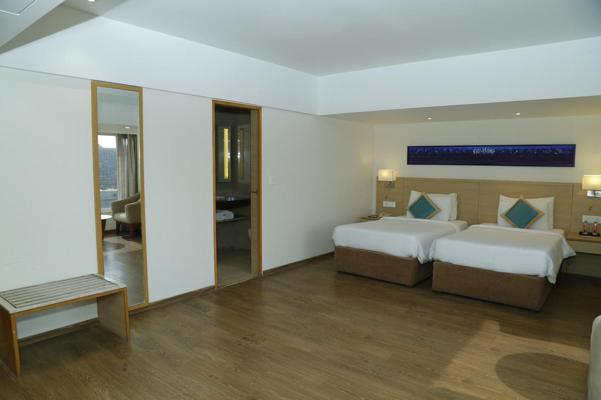 Hotel Sarovar Portico Rivera