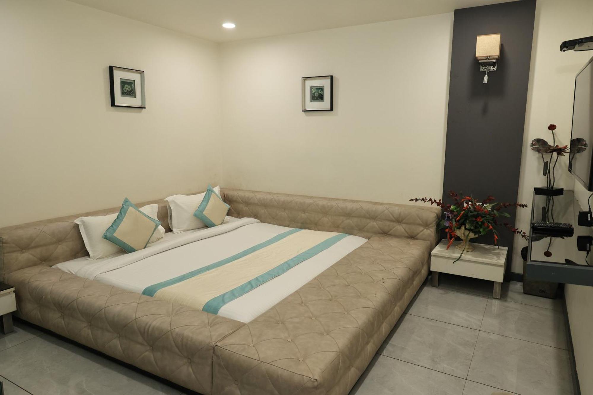 Sn Blu 3* Ahmedabad