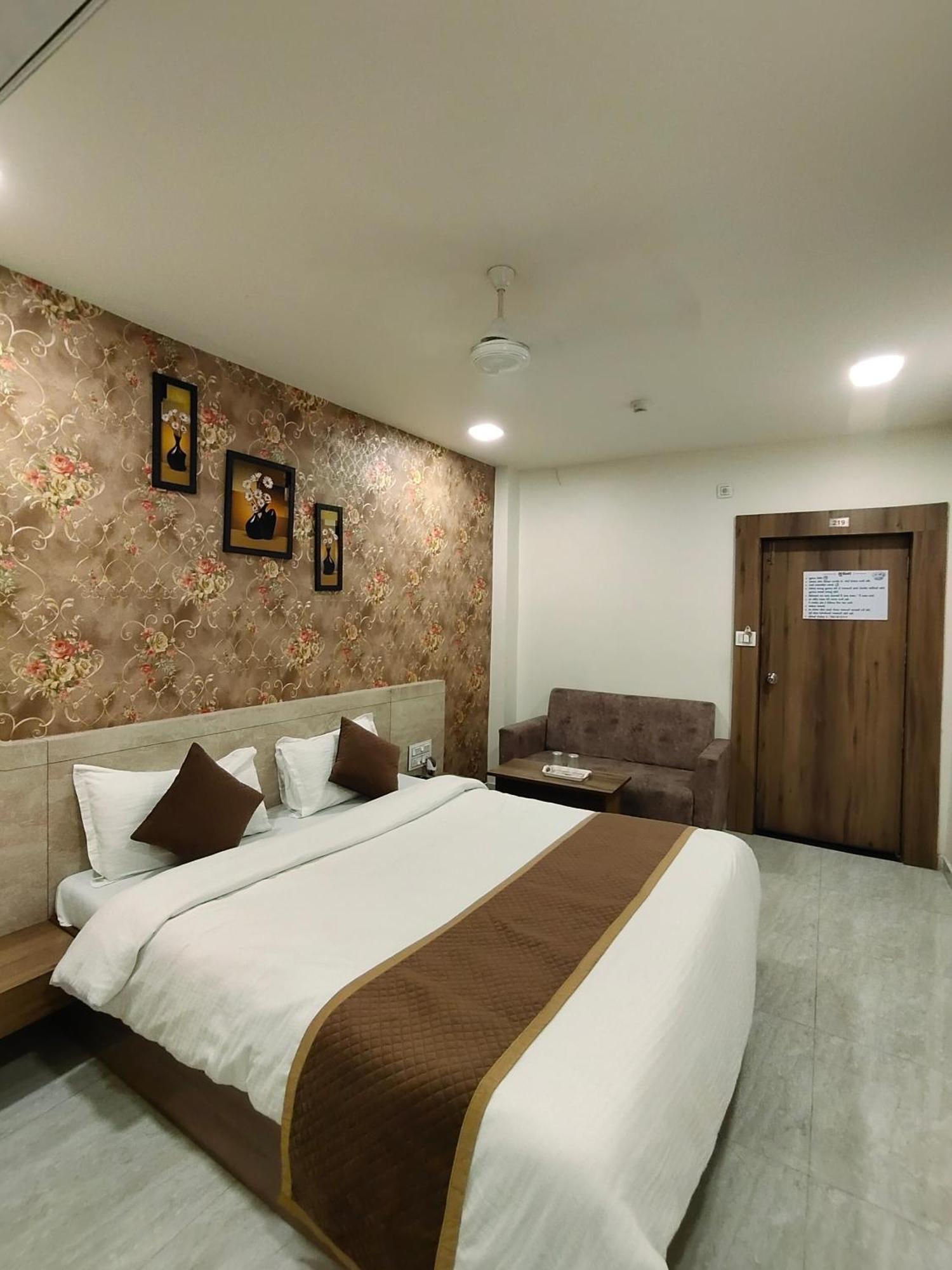 Palm Residency Guest house Ahmedabad