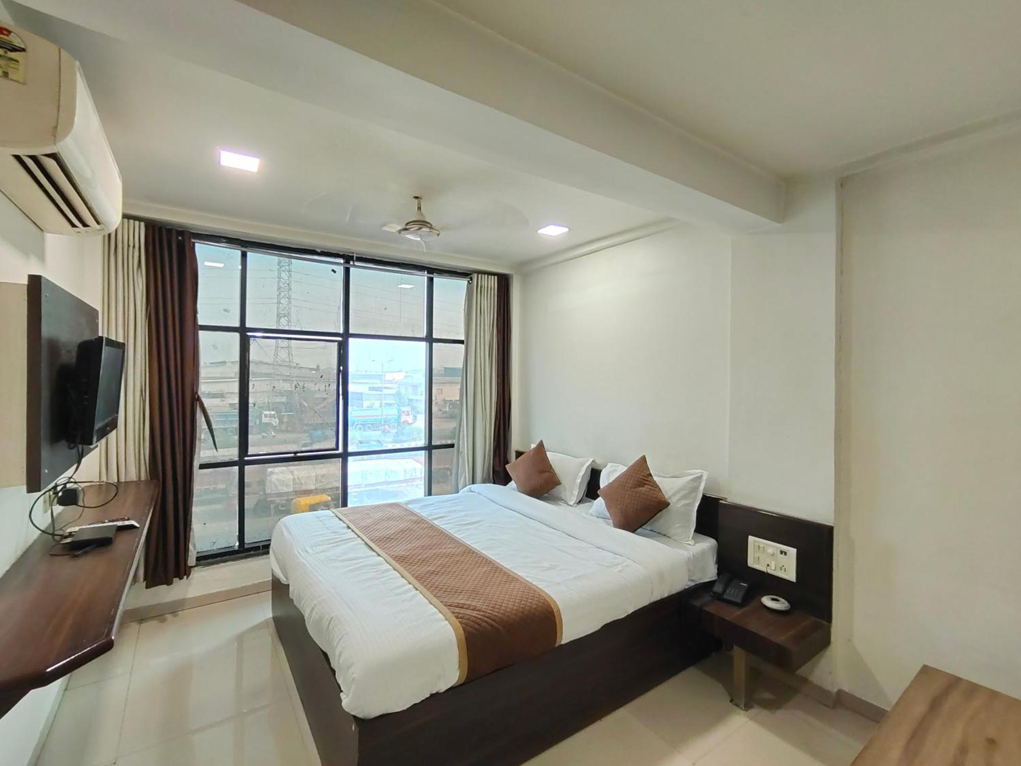 Guest house Palm Residency Ahmedabad
