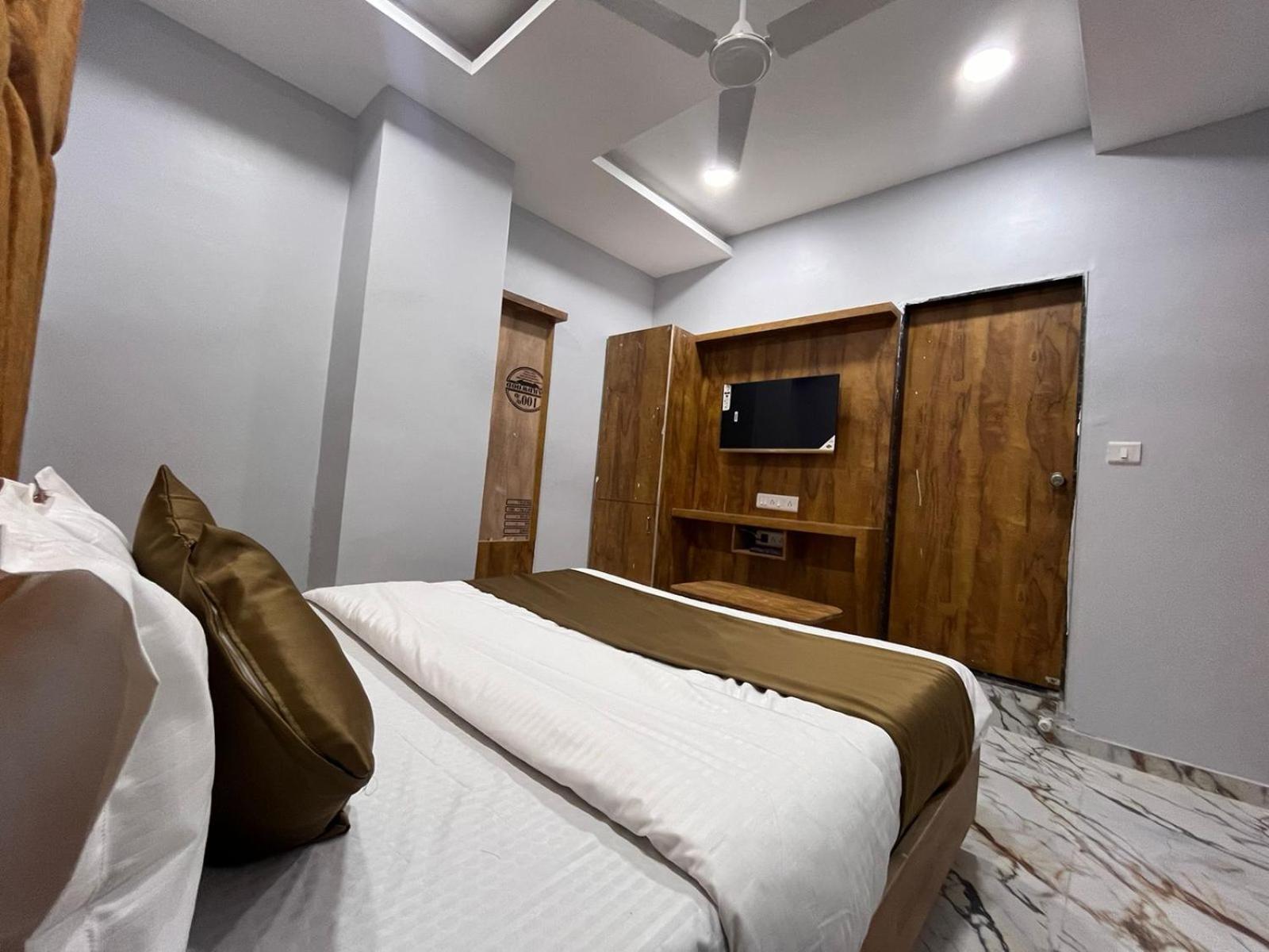 Krishna Hotel 3*