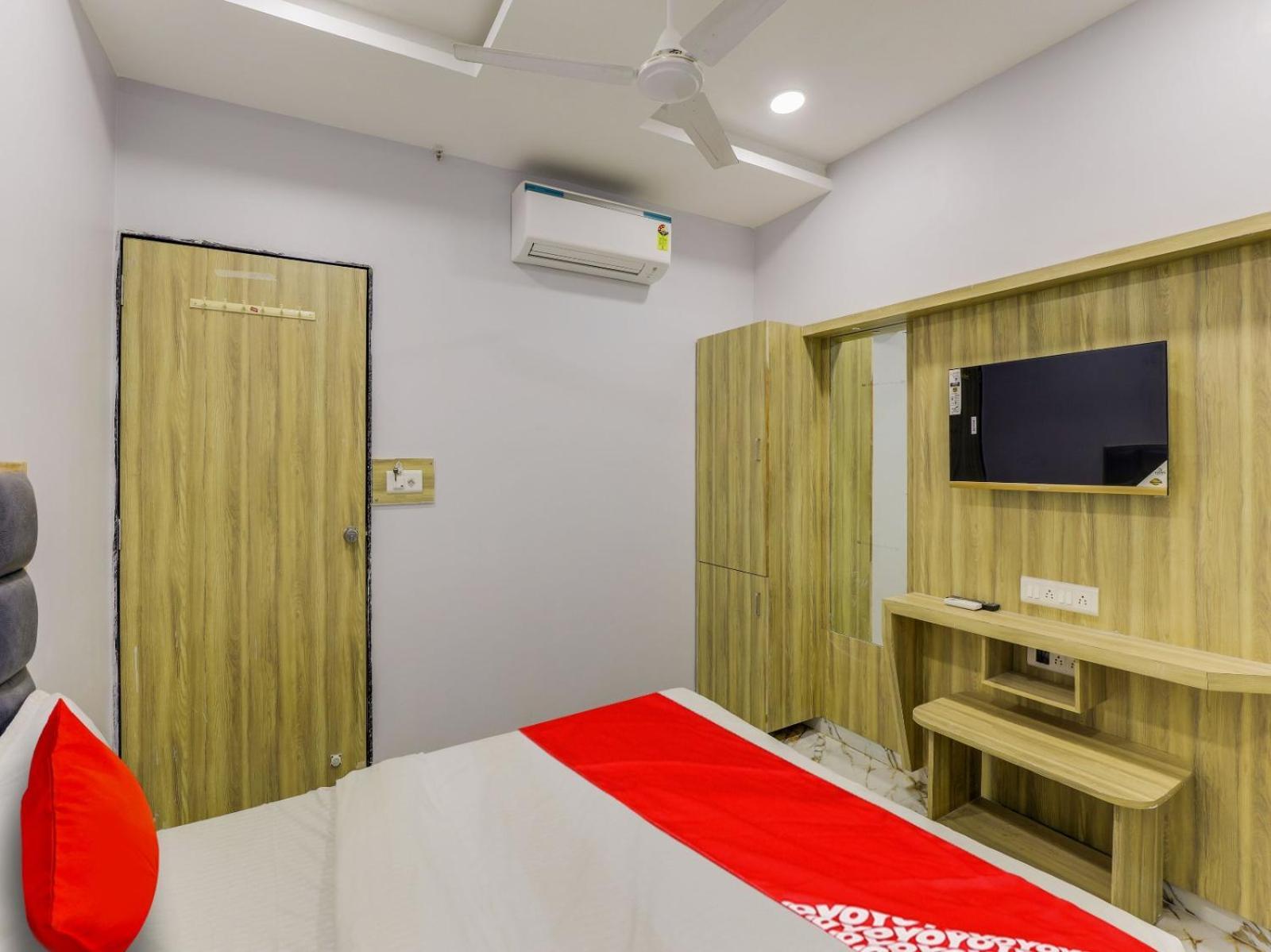 Krishna Hotel 3*