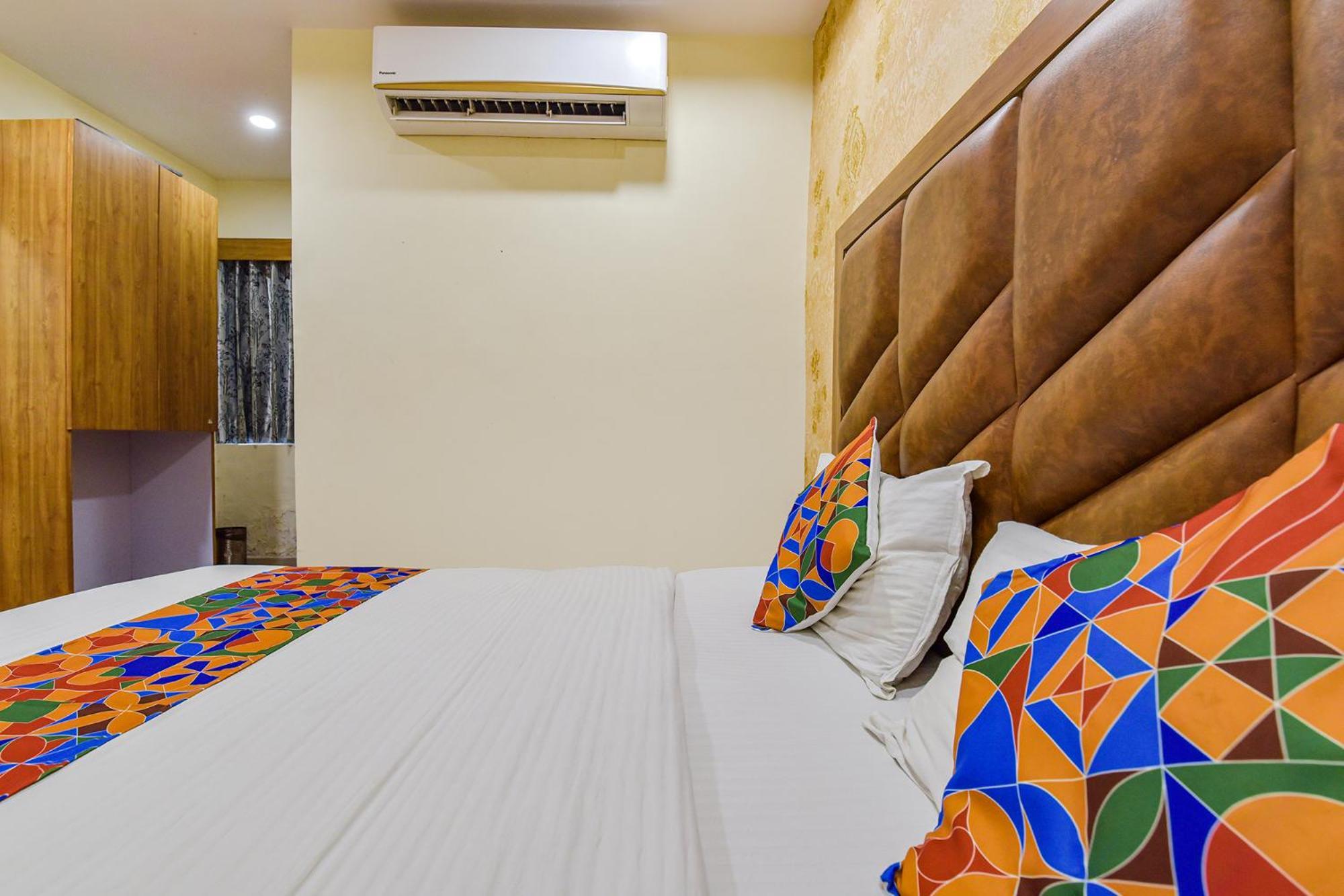 Hotel Fabexpress Silver - Cg Road Ahmedabad