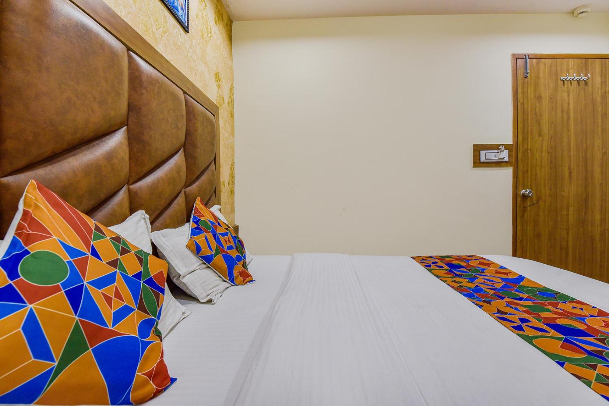 Hotel Fabexpress Silver - Cg Road Ahmedabad