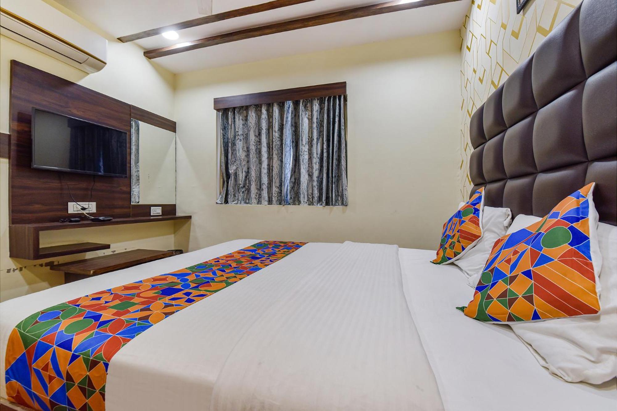 Hotel Fabexpress Silver - Cg Road 3*