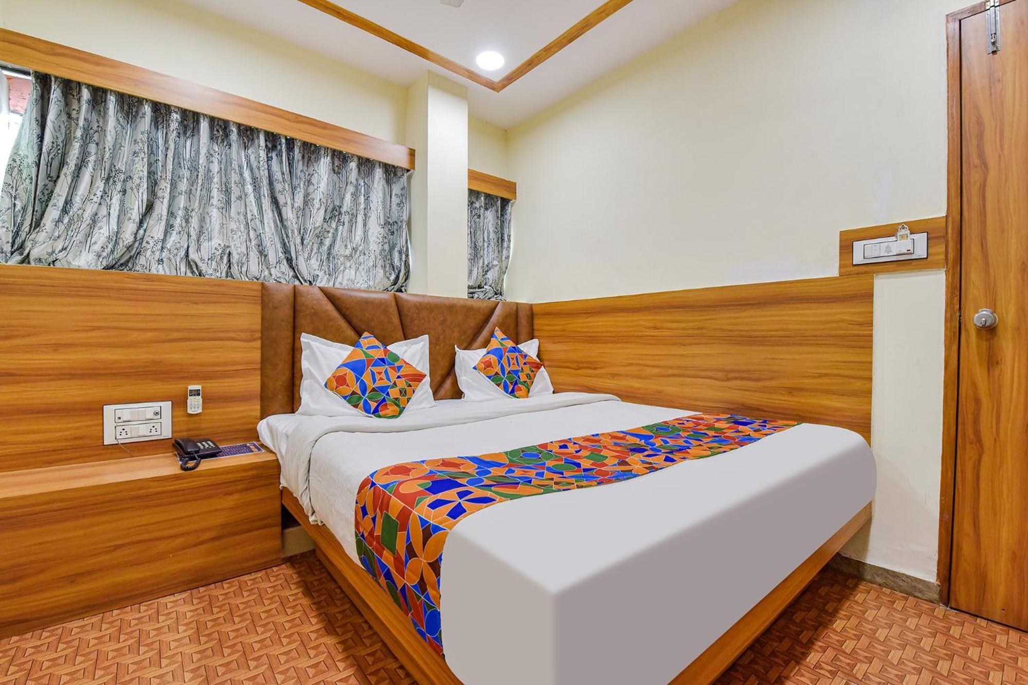 Fabexpress Silver - Cg Road Hotel Ahmedabad