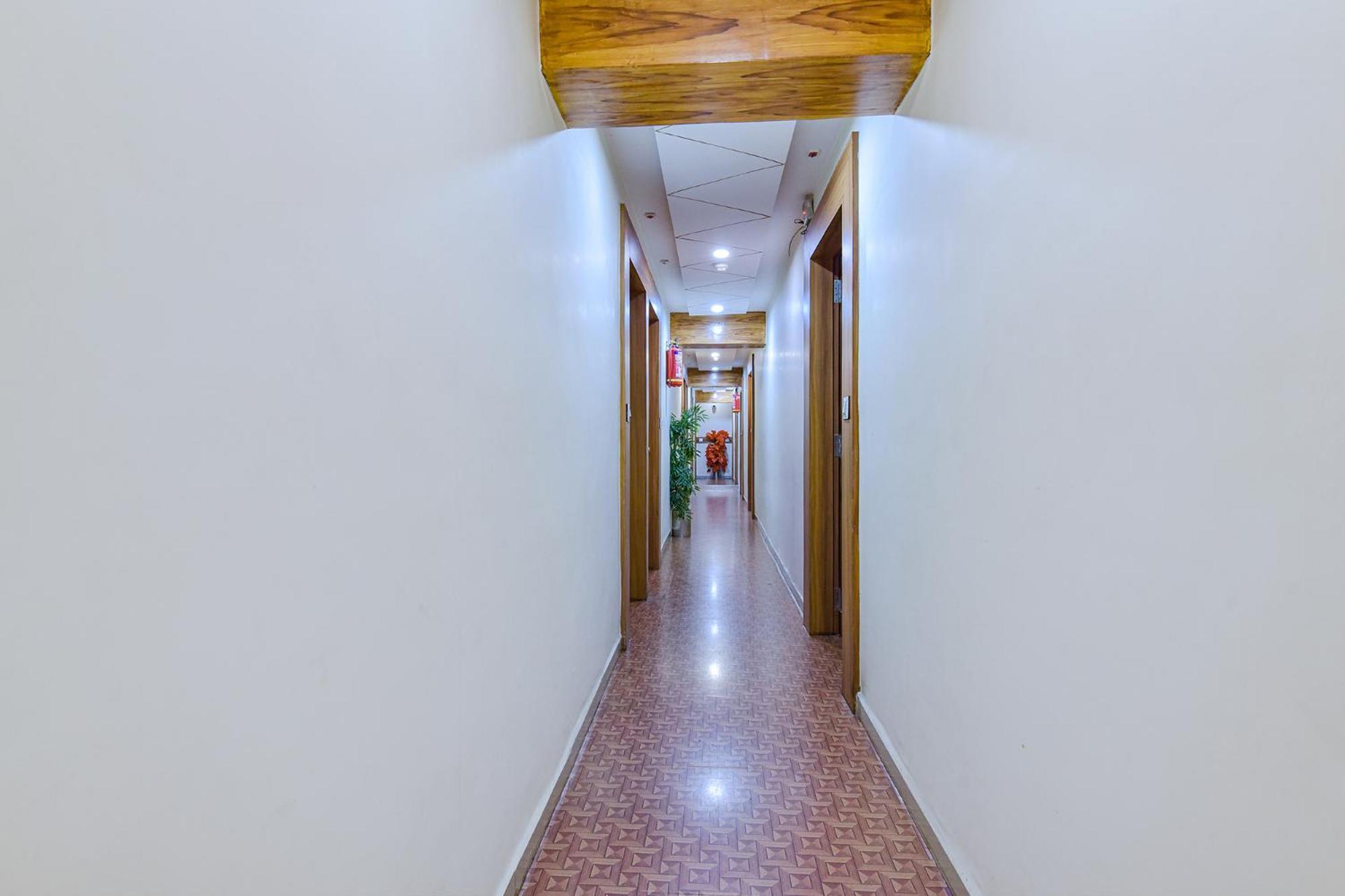 Fabexpress Silver - Cg Road Hotel