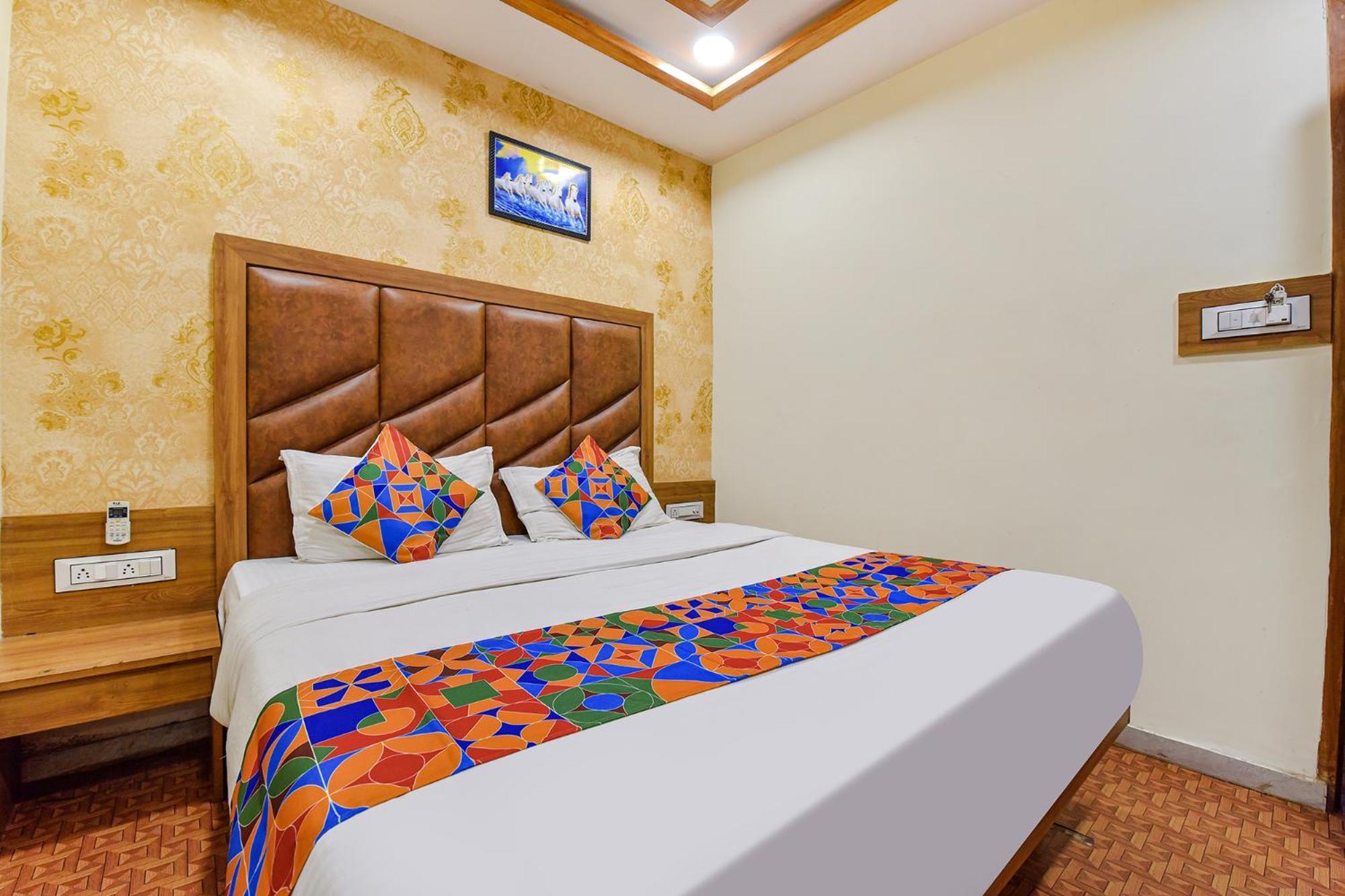 Fabexpress Silver - Cg Road Hotel 3*