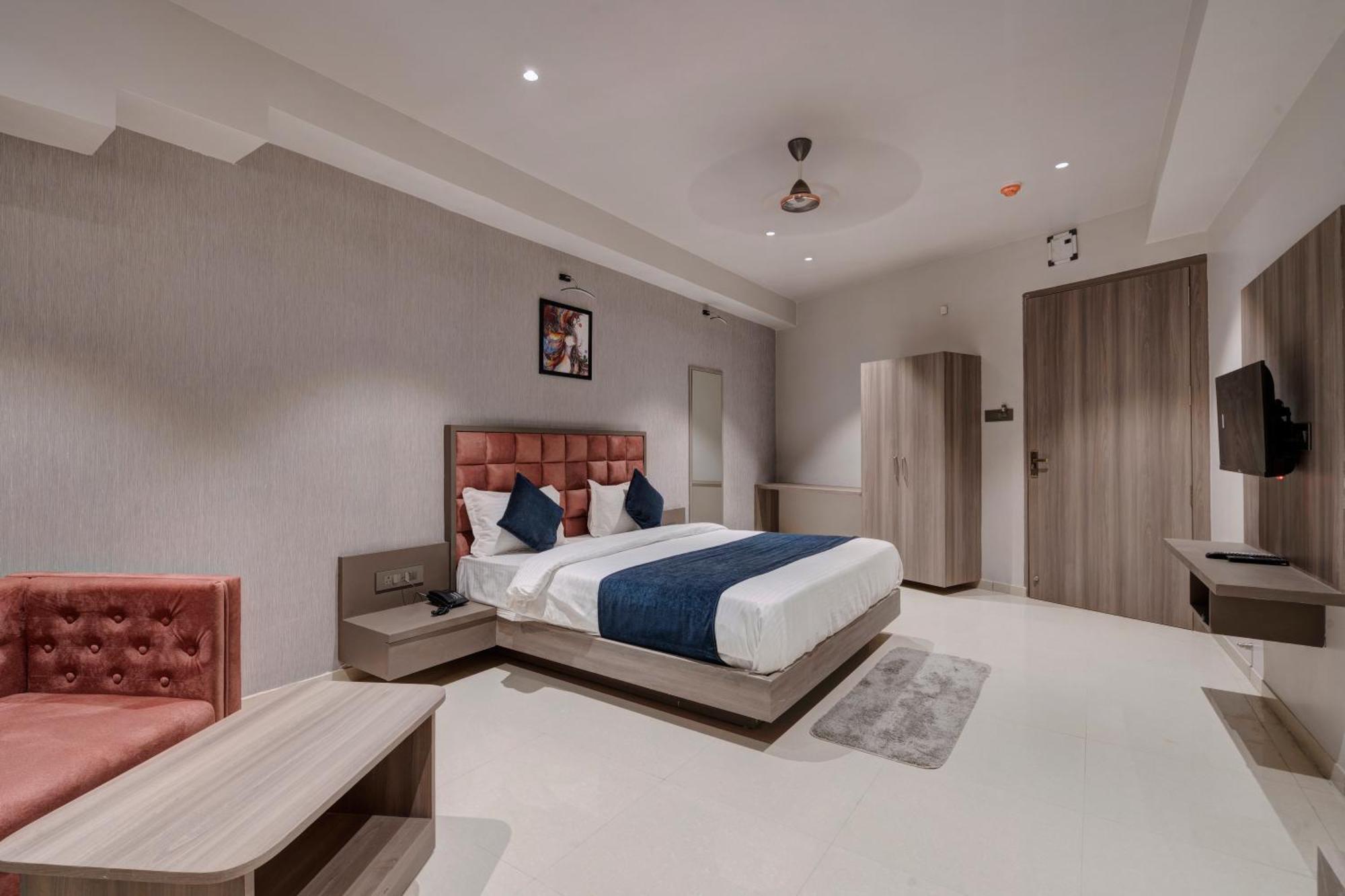Sparsh Divine Hotel 3*