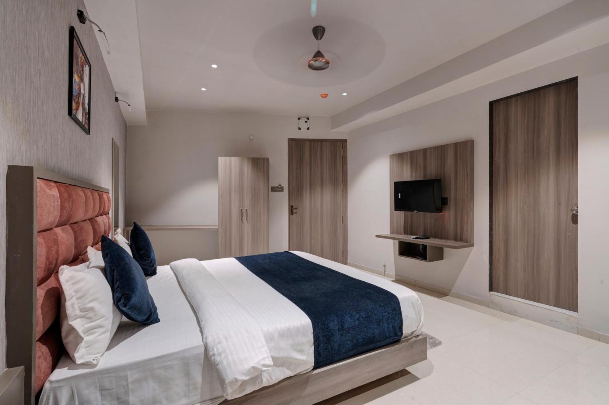 Sparsh Divine Hotel 3*