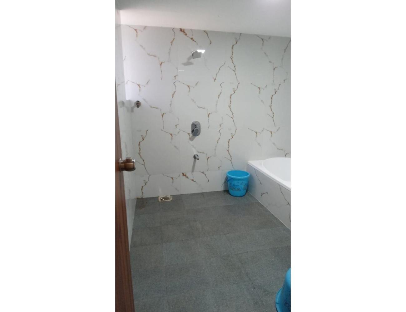 Paradise, Naroda Homestay