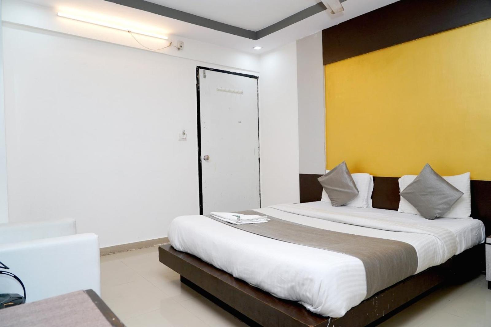 Balaji Hotel *