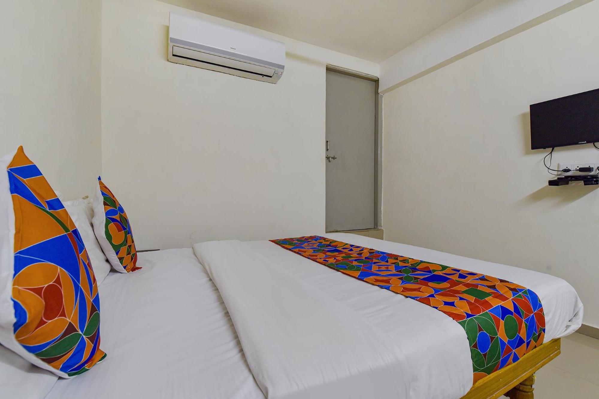 Fabexpress Himalaya Hotel Ahmedabad