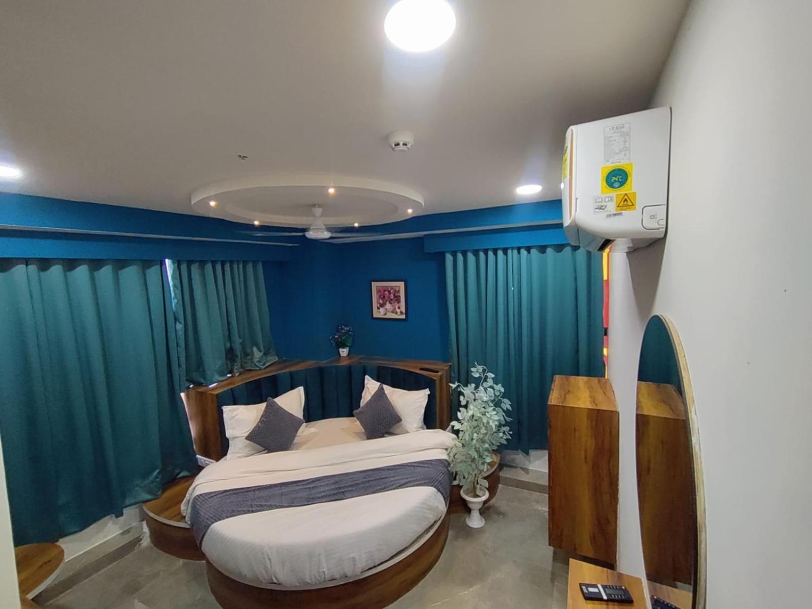 Lee Park Hotel Ahmedabad