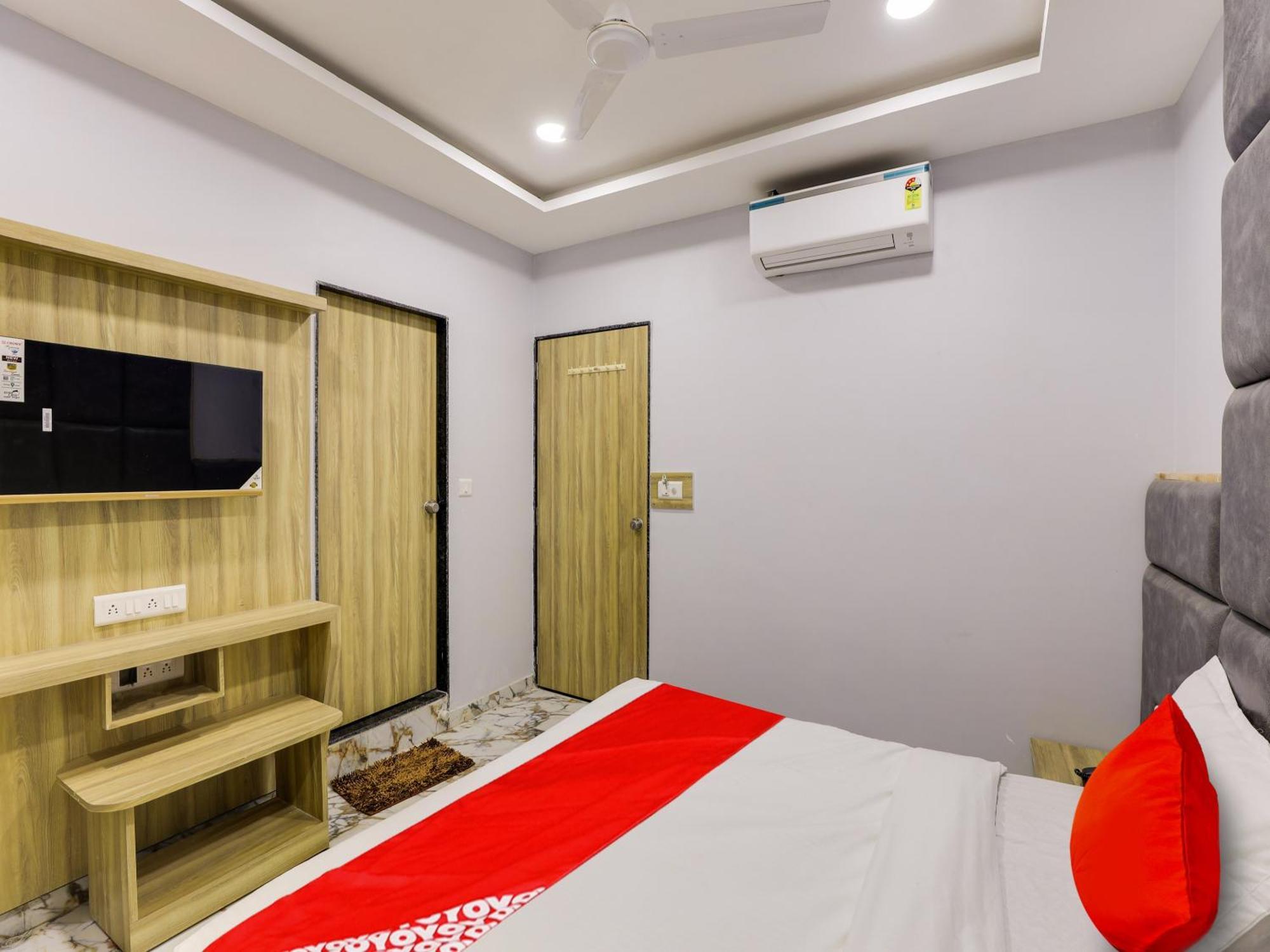 Krishna Hotel 3*