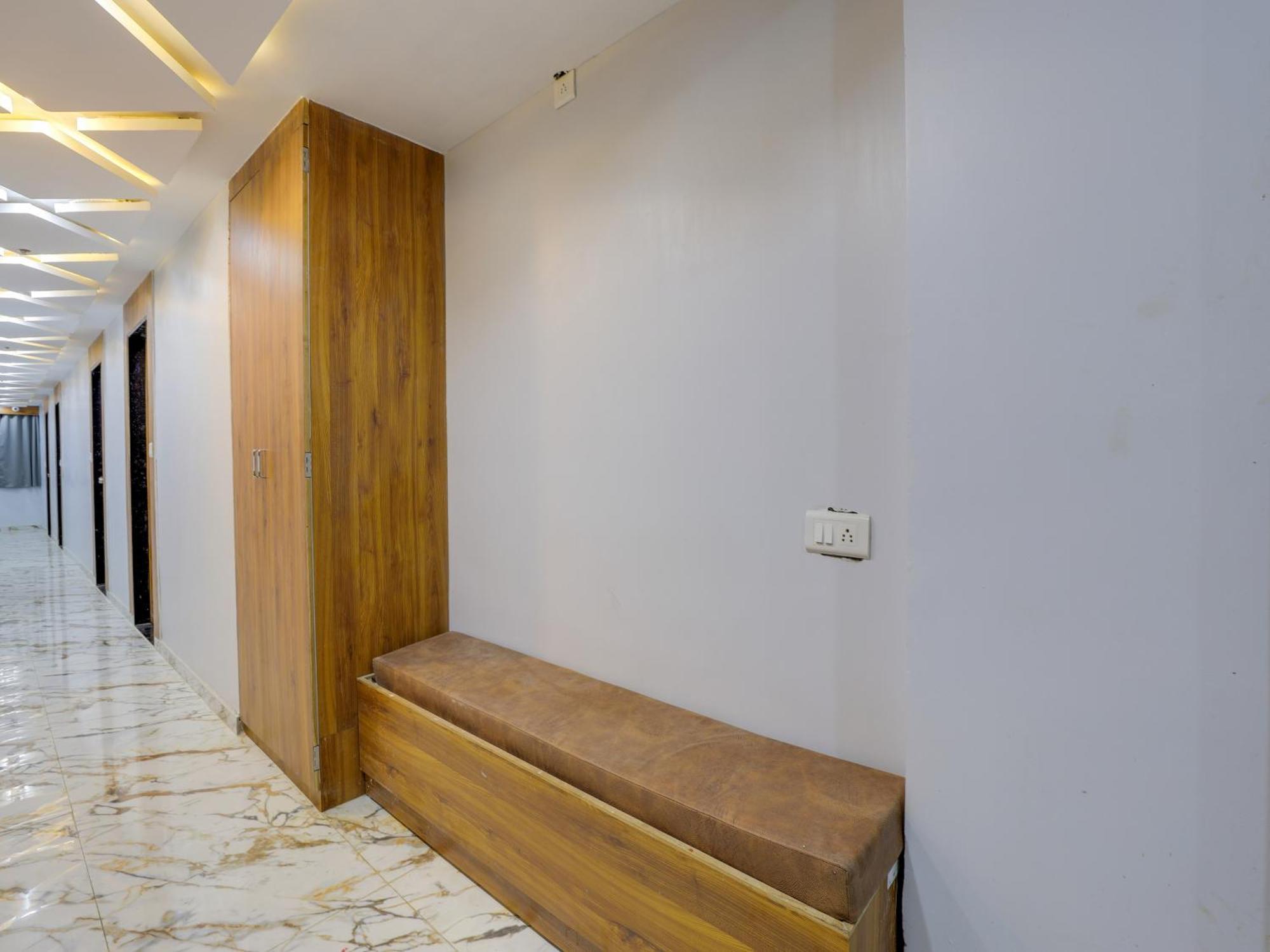 Krishna Hotel 3*