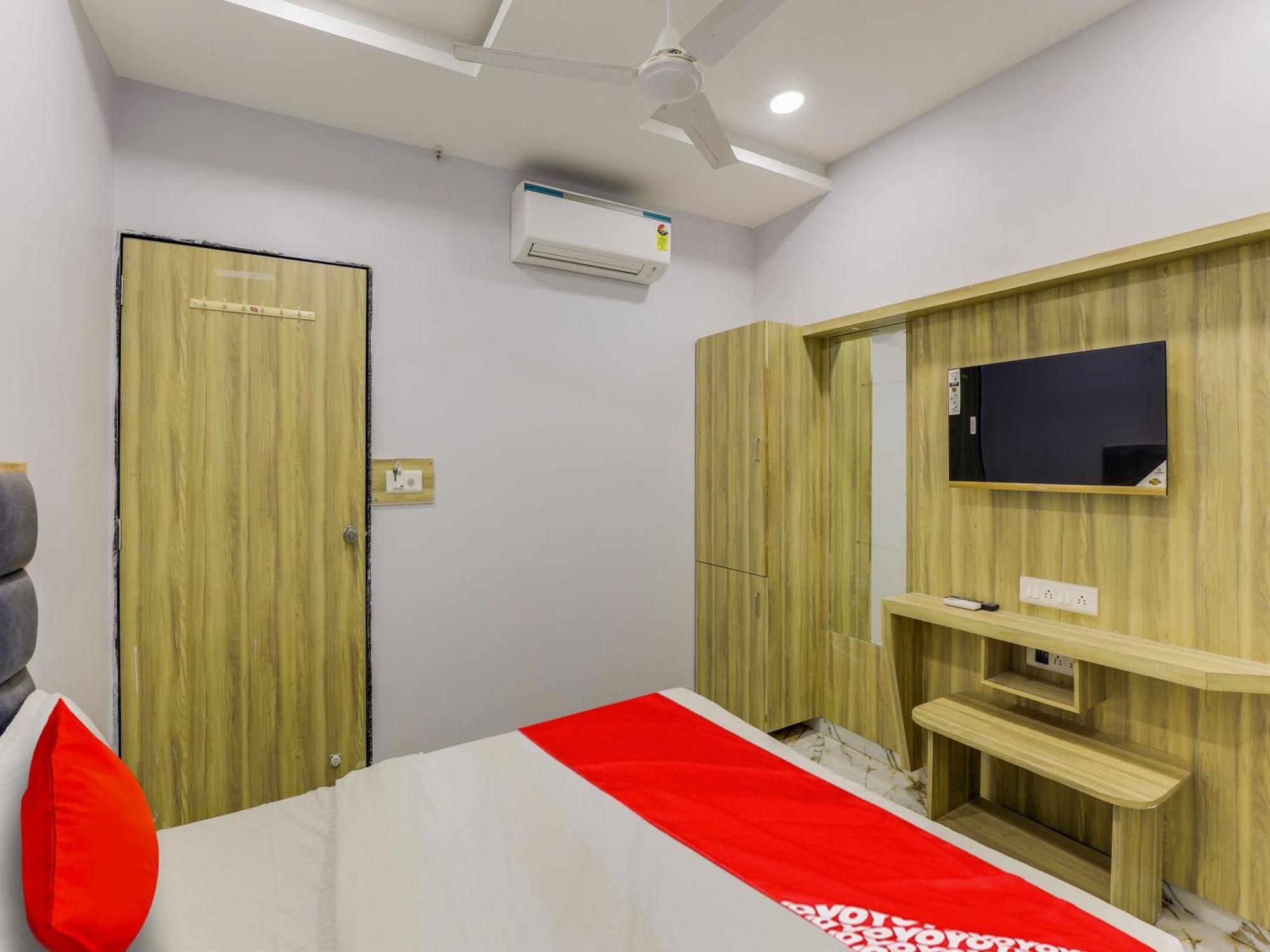 Hotel Krishna 3*