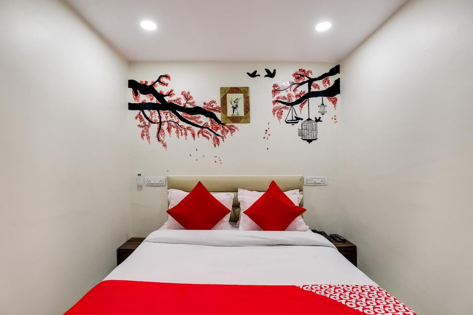 Hotel Collection O Alice Ahmedabad