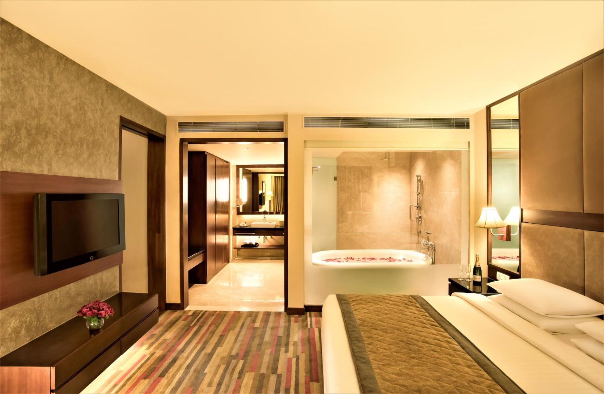 Hotel Courtyard By Marriott Ahmedabad