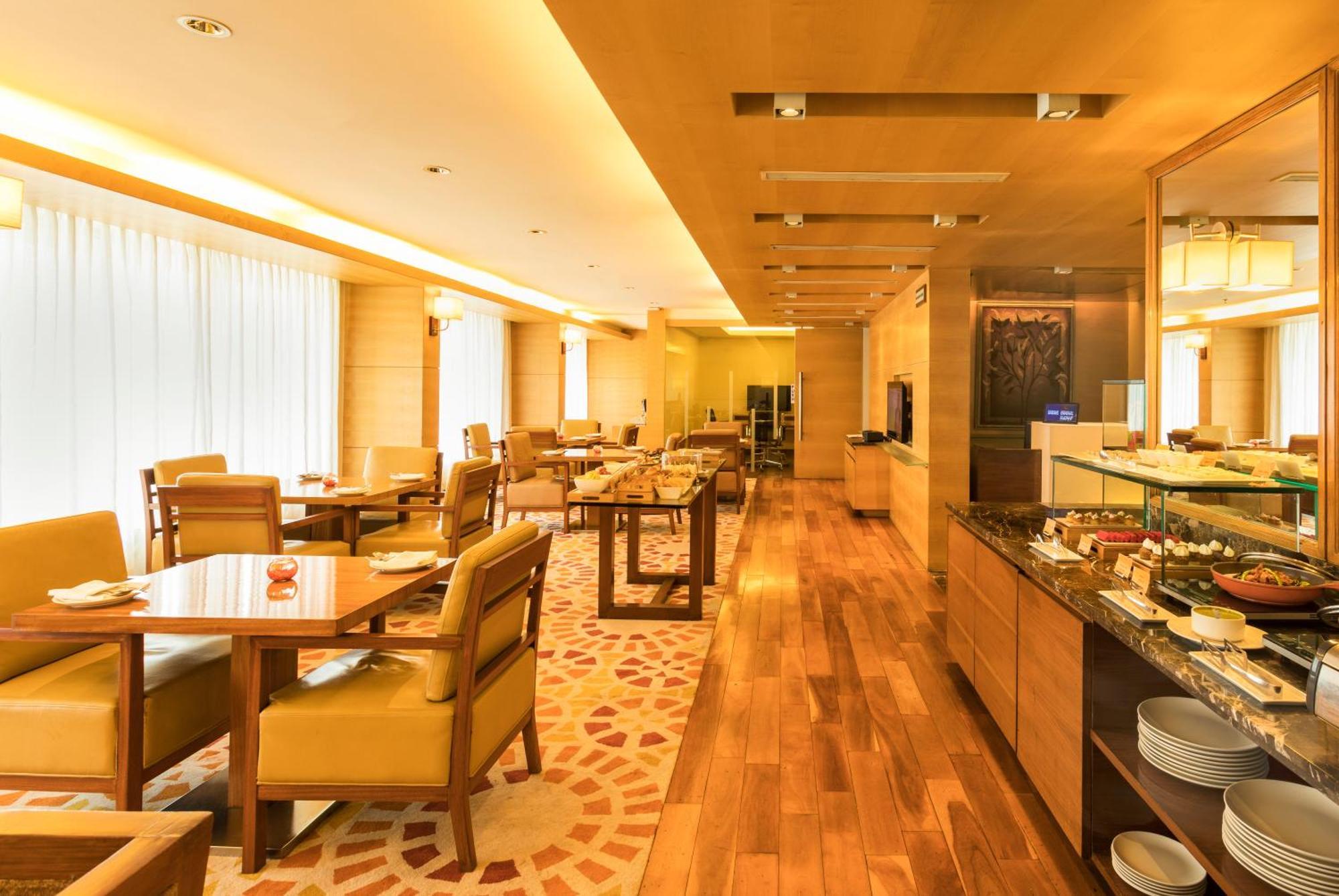 Courtyard By Marriott Hotel 5*