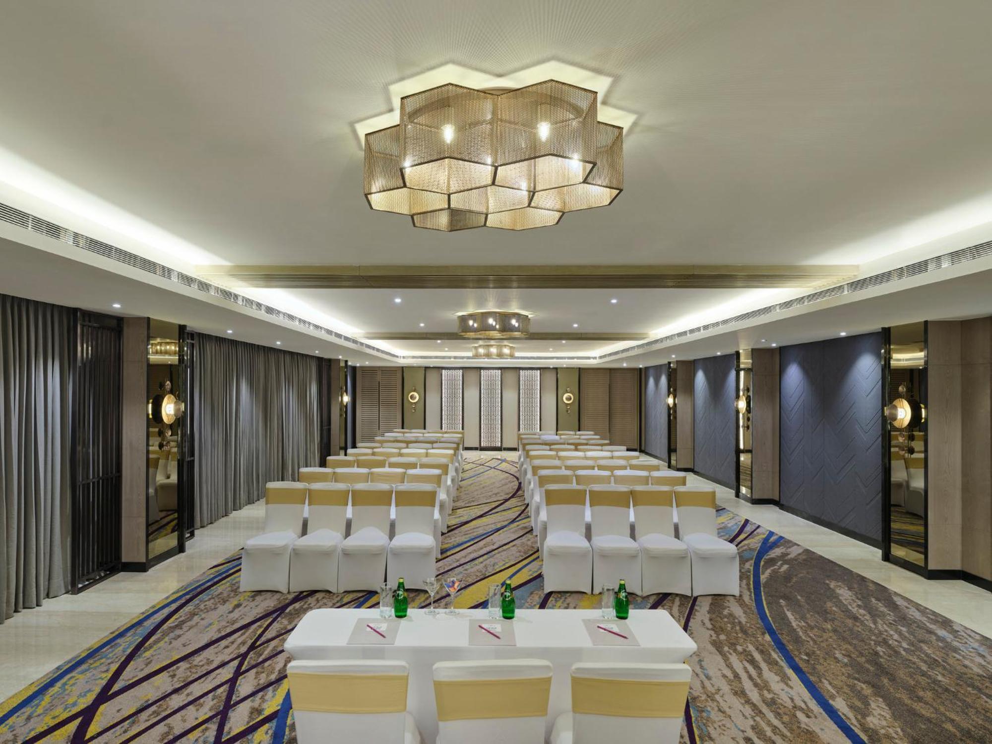 Crowne Plaza Centre By Ihg Hotel 5*
