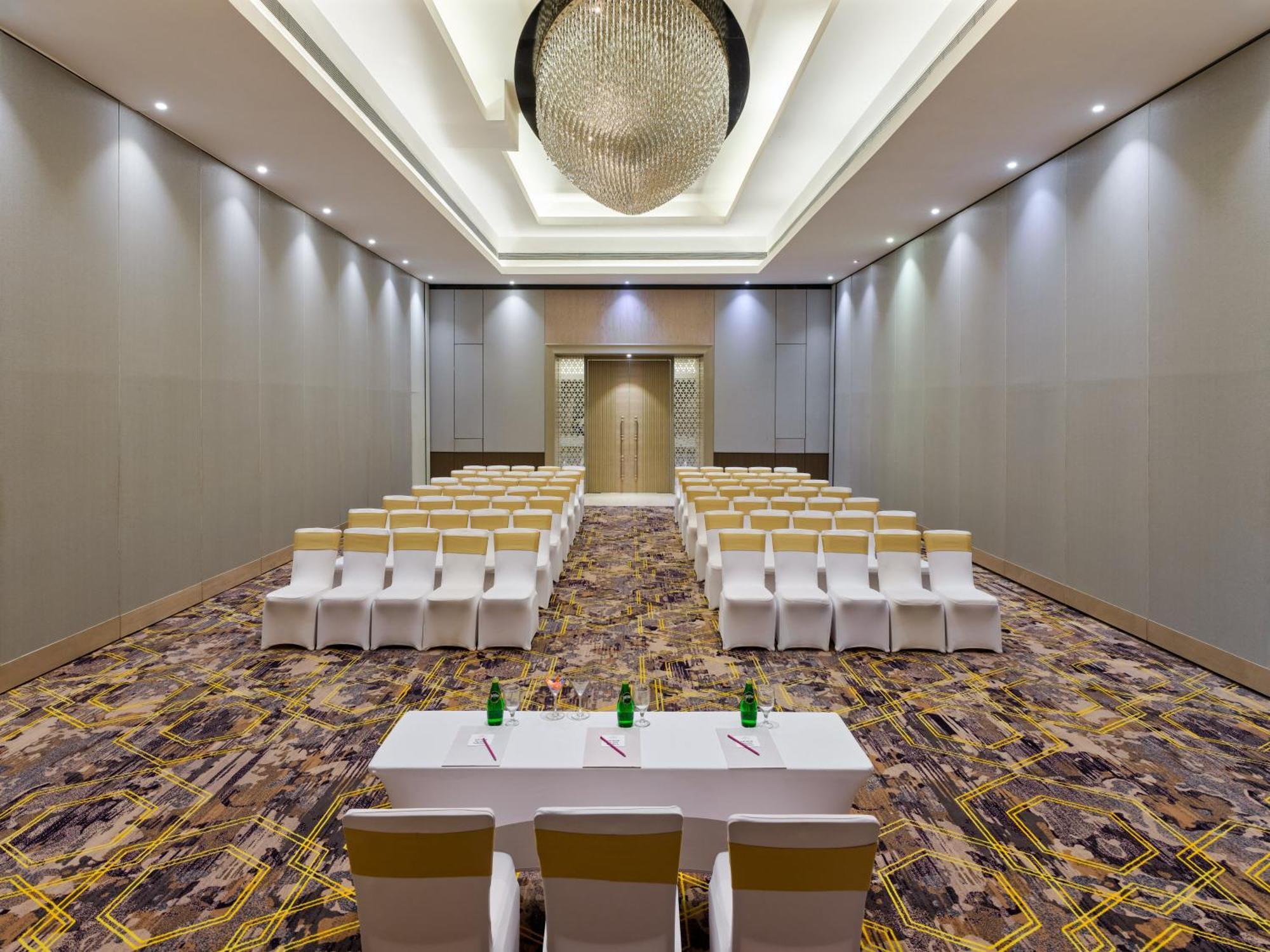 Crowne Plaza Centre By Ihg Hotel Ahmedabad