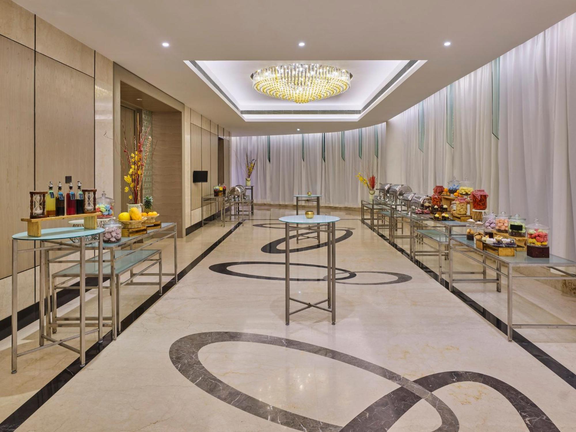 Crowne Plaza Centre By Ihg Hotel
