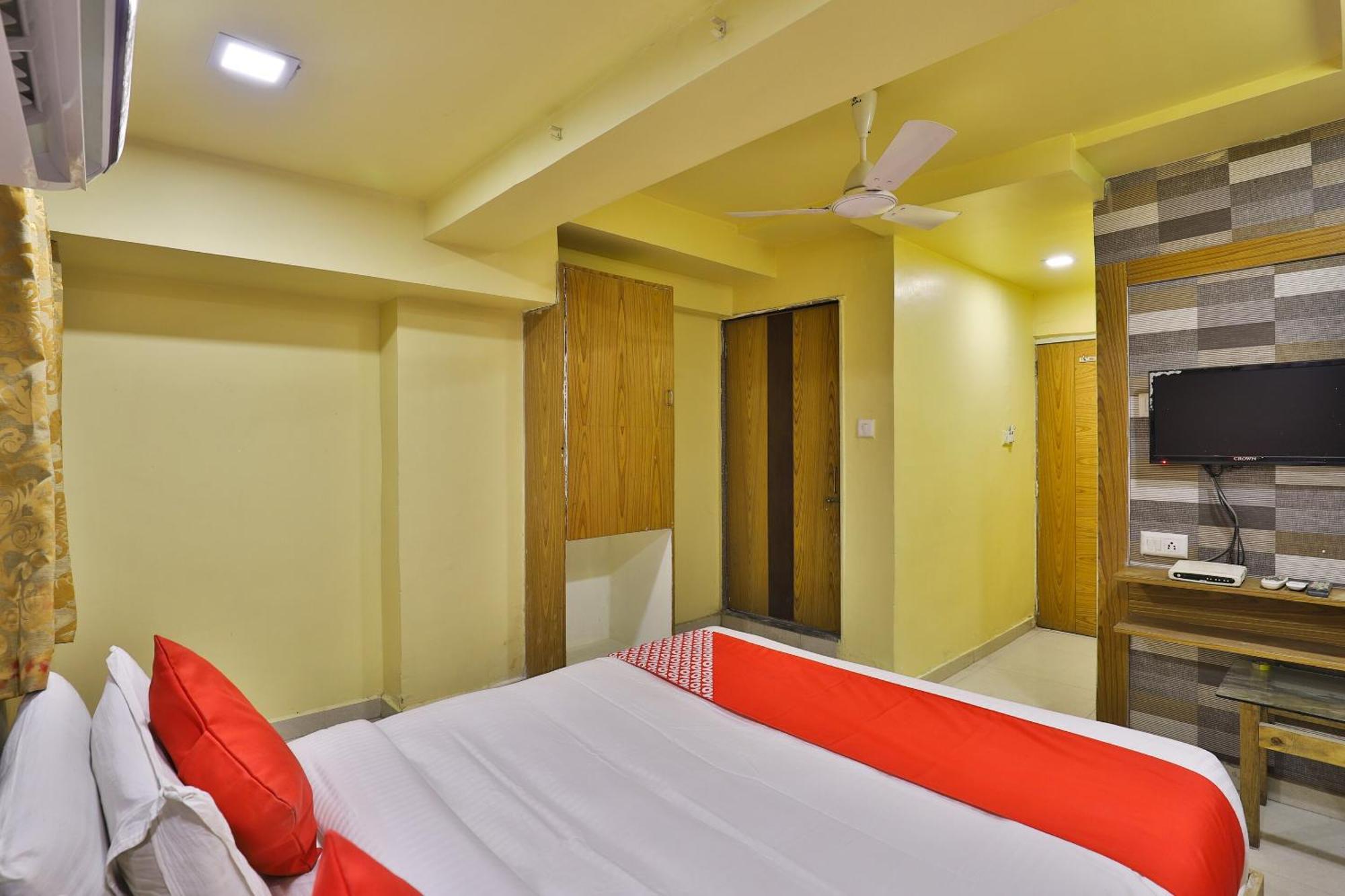 Spot On Shreeji Palace Ahmedabad