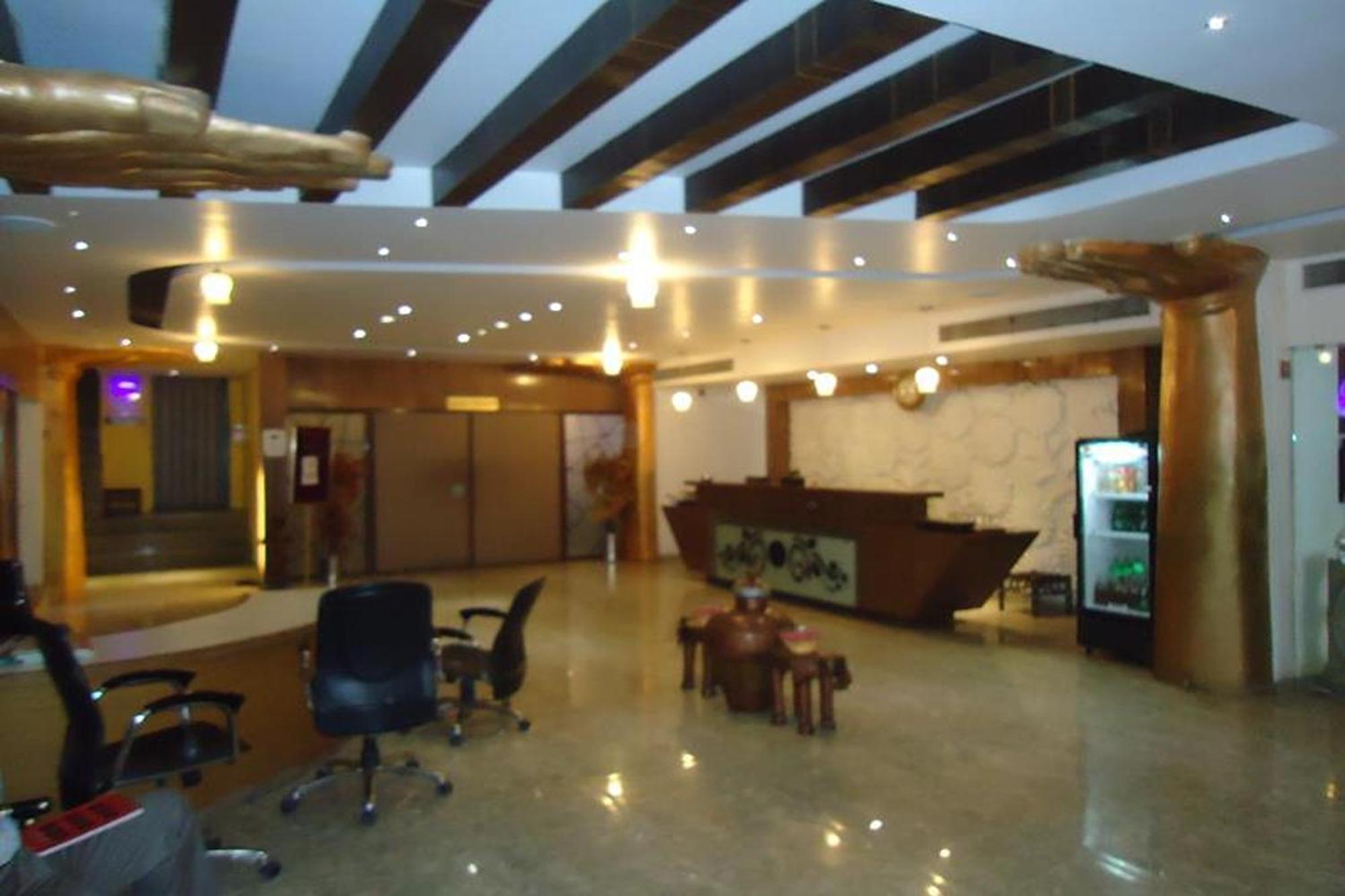 Hotel Maan Residency Satellite Road 3*