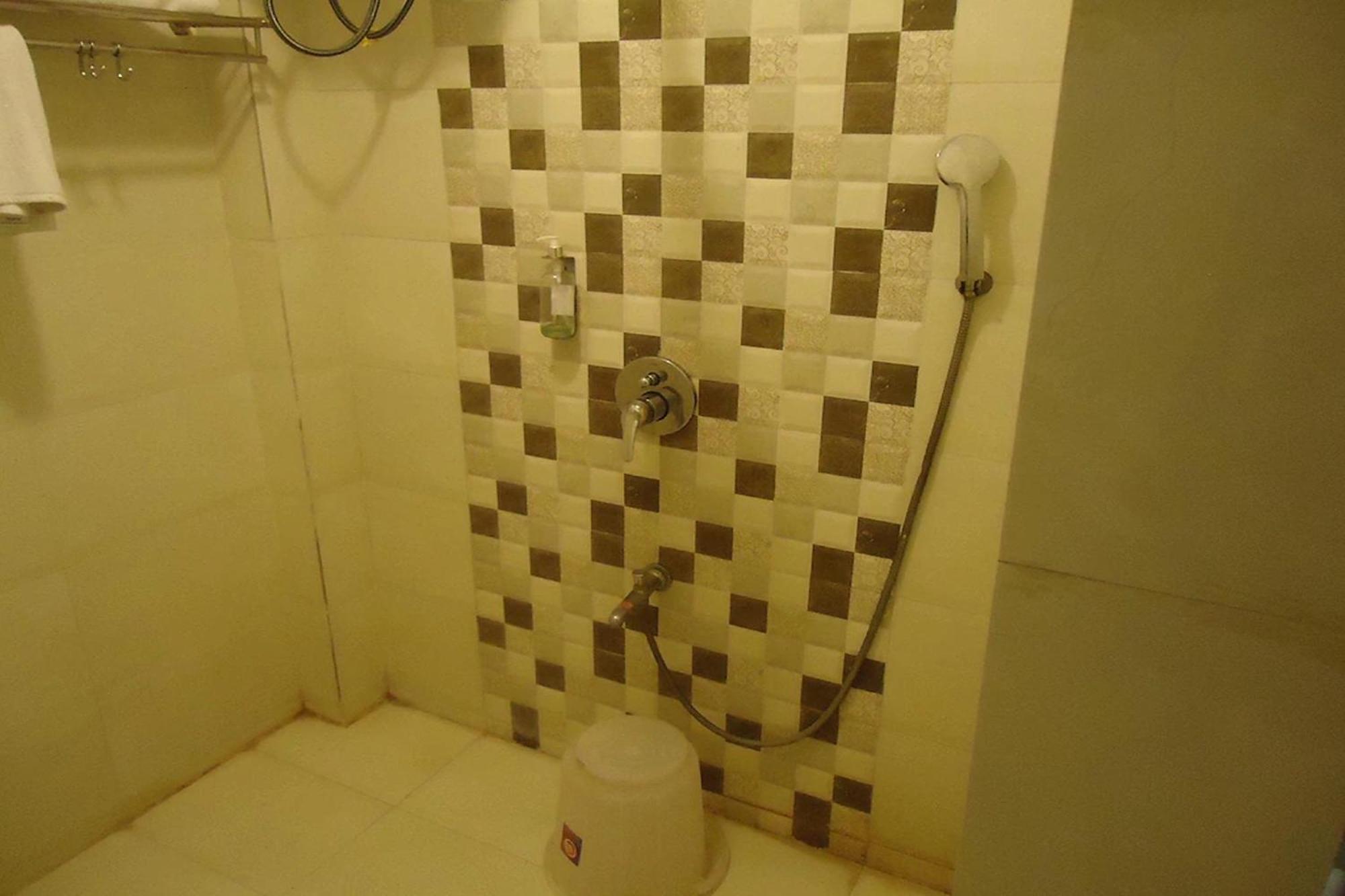 Hotel Maan Residency Satellite Road 3*