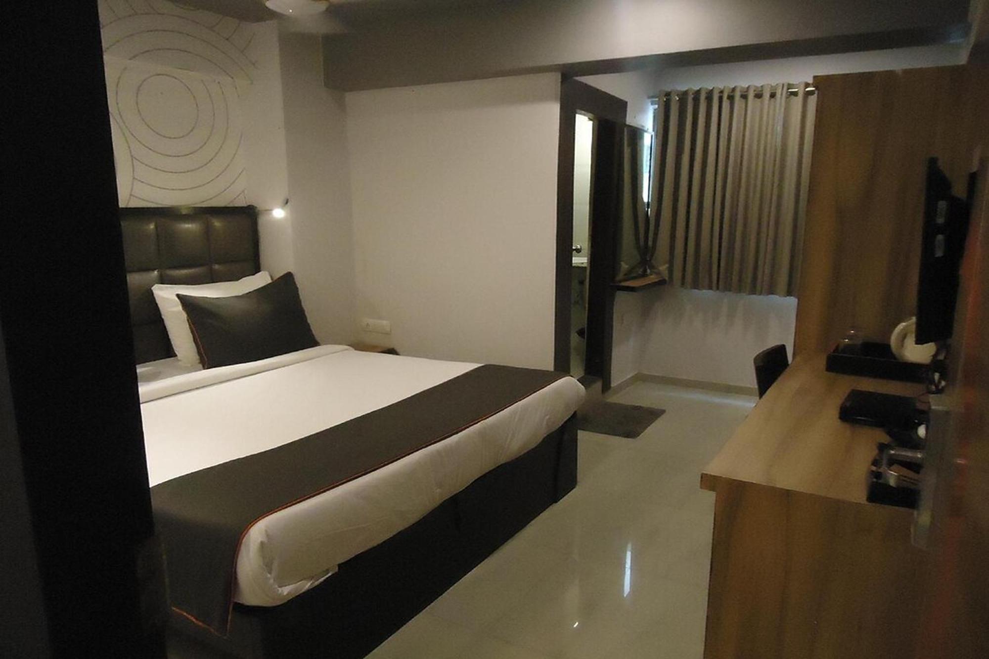 Maan Residency Satellite Road 3*