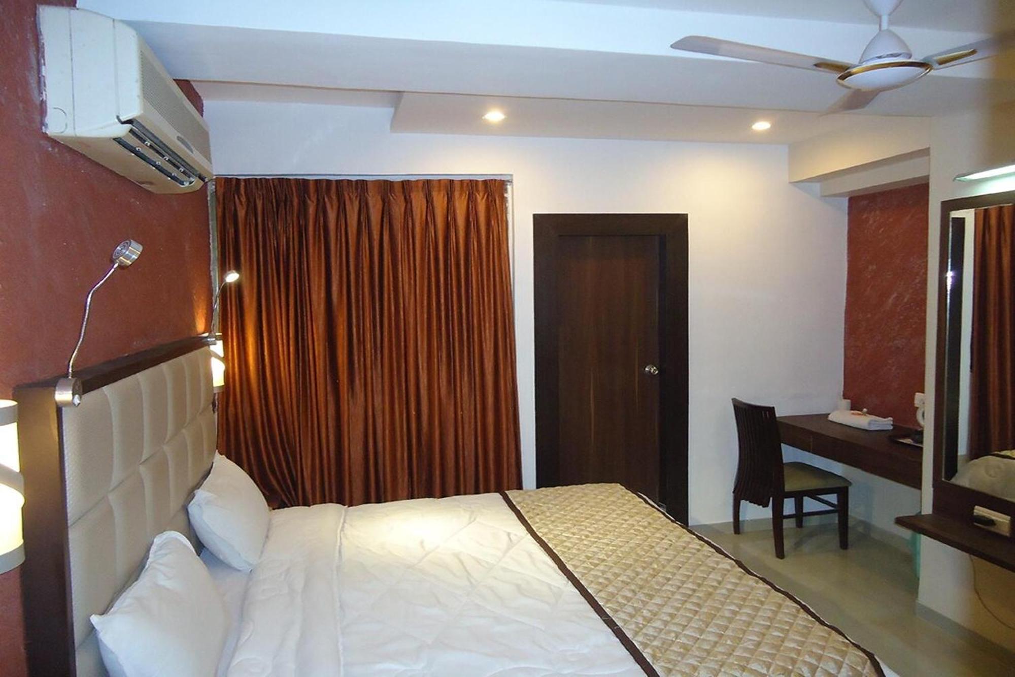 Hotel Maan Residency Satellite Road