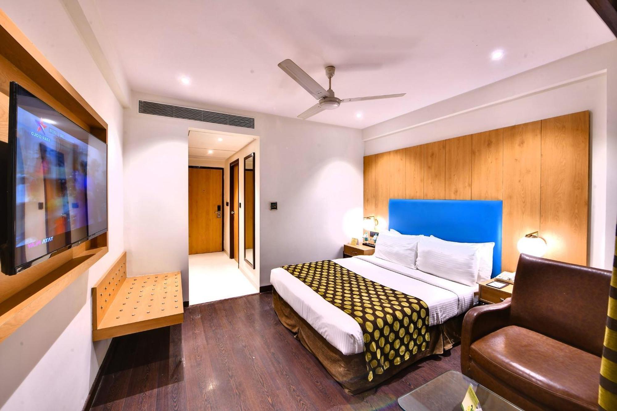 The Fern Residency, Subhash Bridge, Hotel