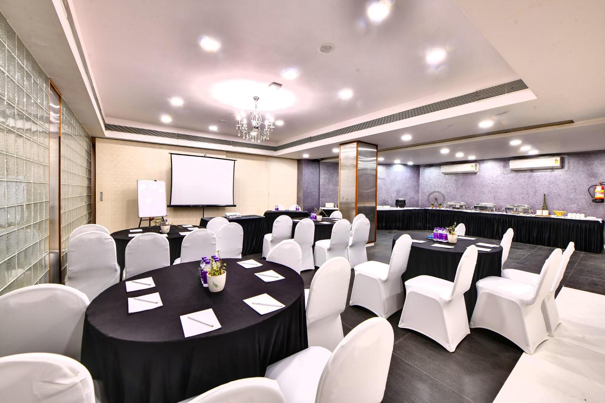 The Fern Residency, Subhash Bridge,