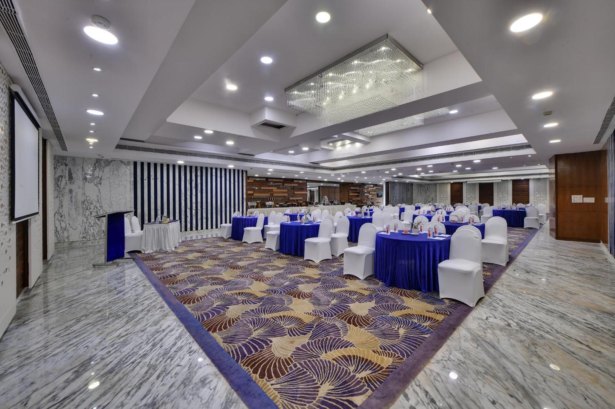 The Fern Residency, Subhash Bridge,