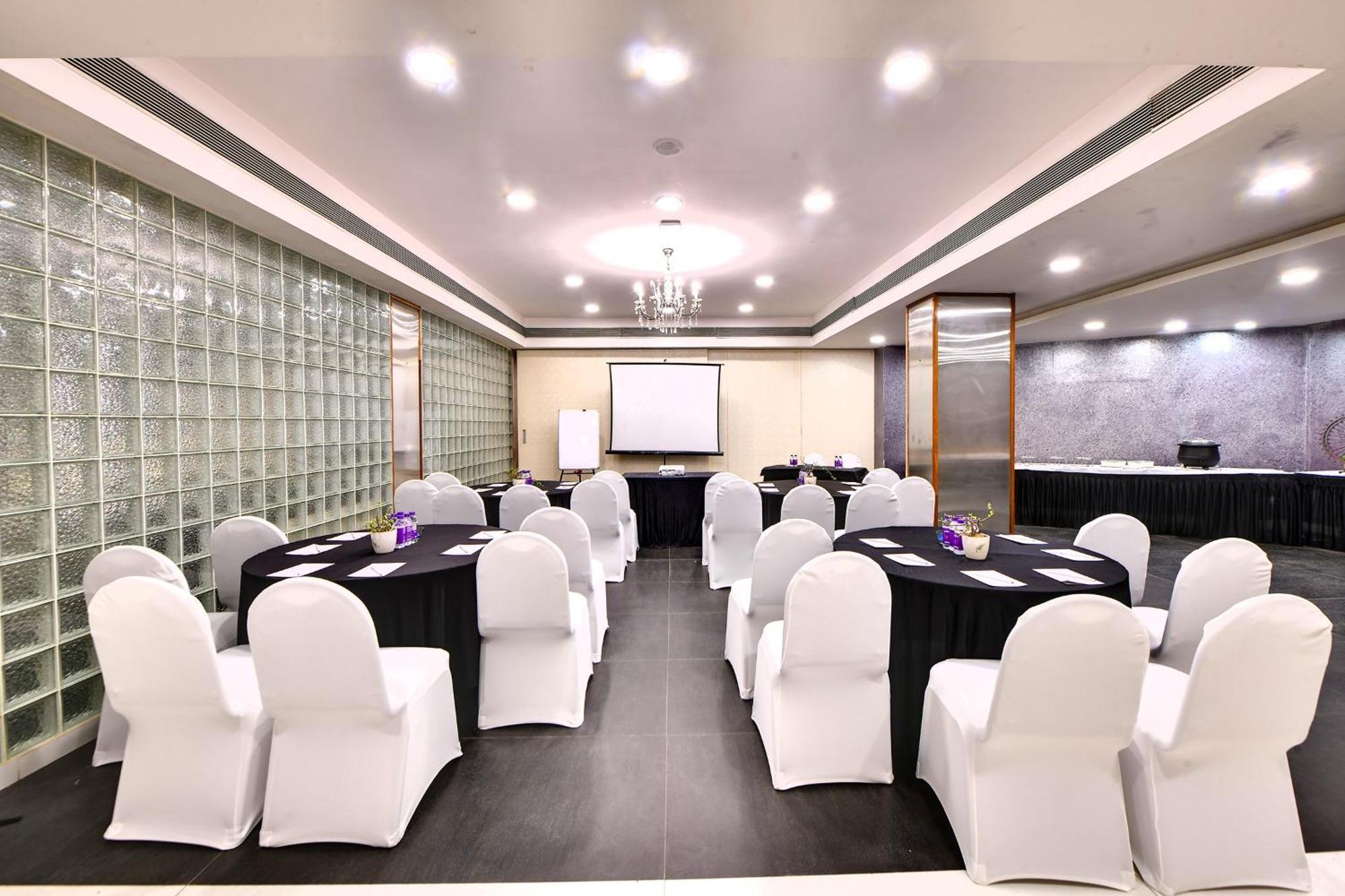 Hotel The Fern Residency, Subhash Bridge, 4*