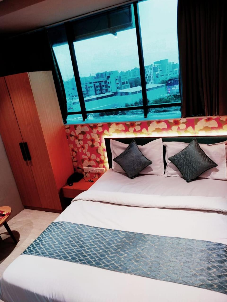 Vibes Hotel 2*