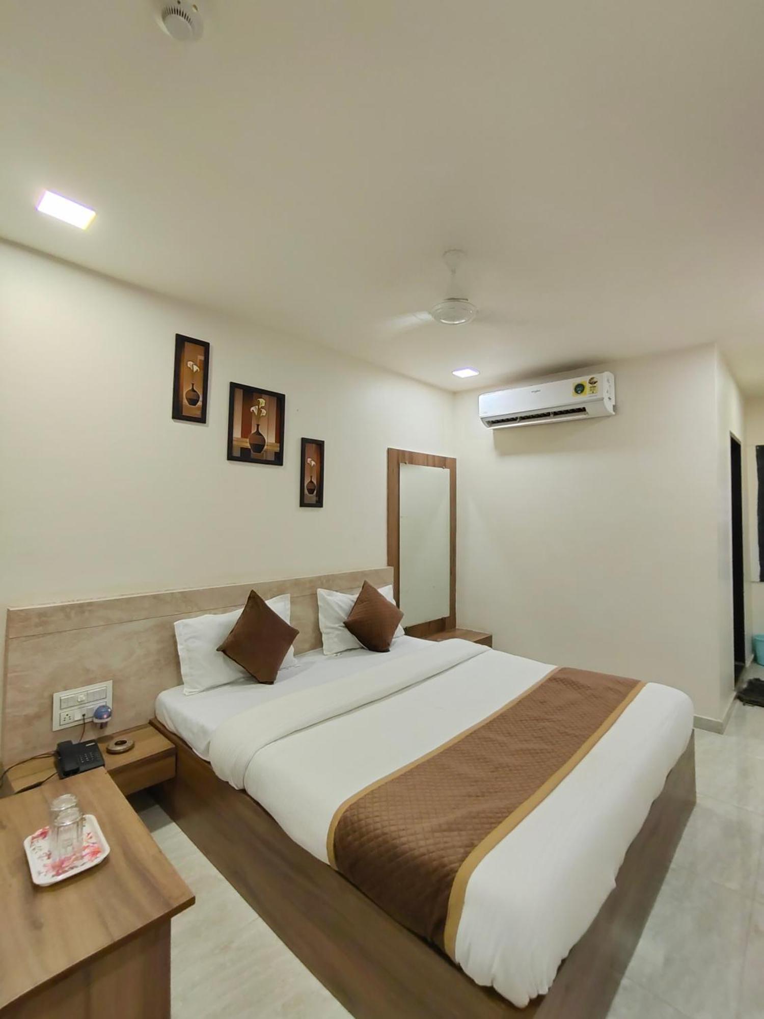 Guest house Palm Residency Ahmedabad