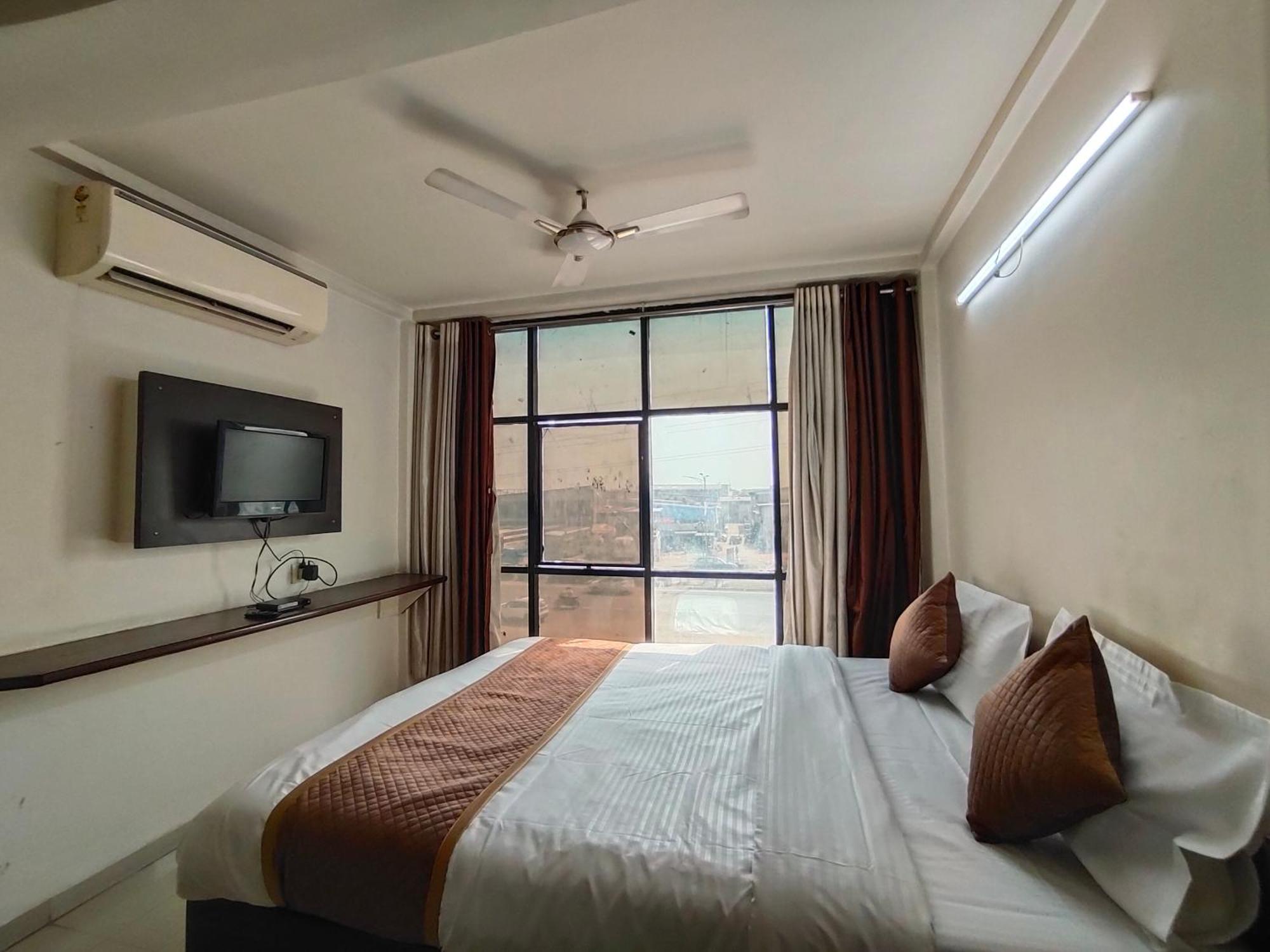 Palm Residency Guest house Ahmedabad