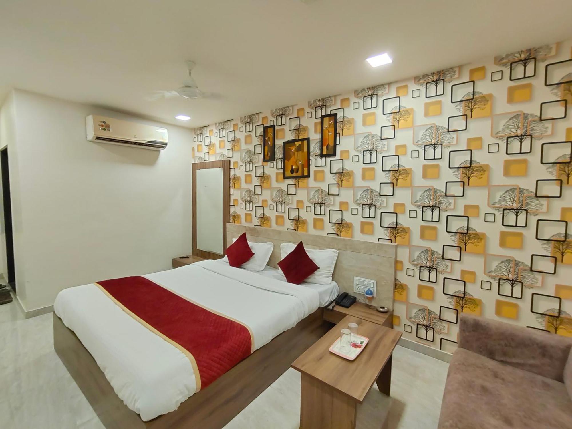 Guest house Palm Residency Ahmedabad