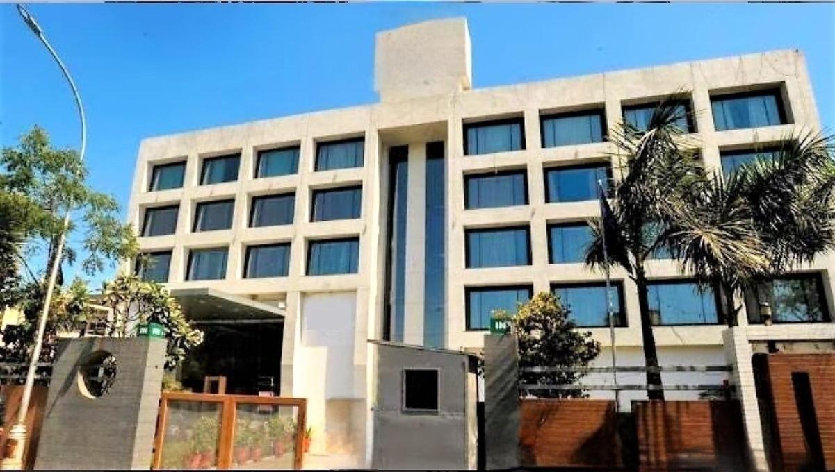 The Fern Residency, Subhash Bridge, Hotel
