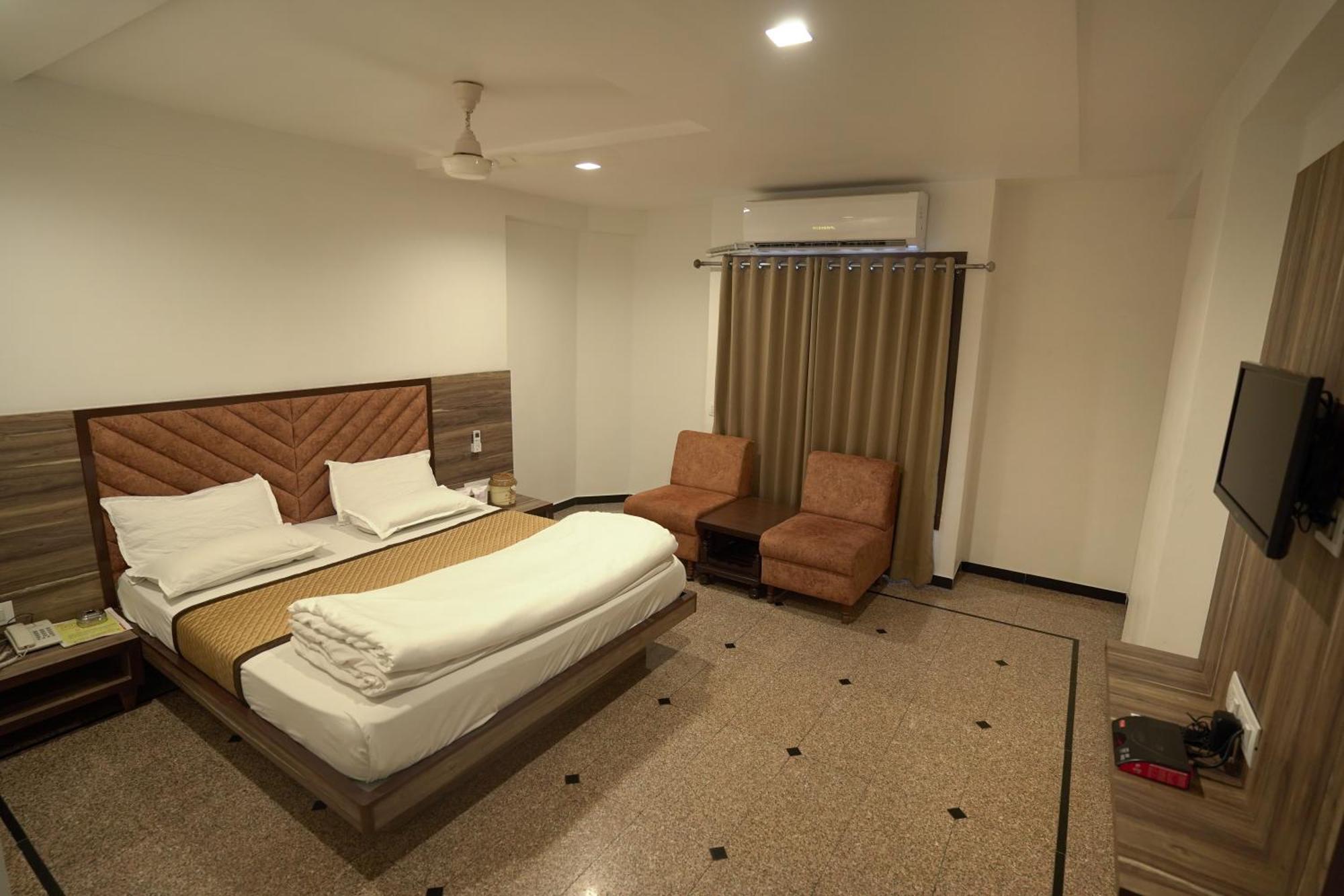 Shertown Hotel *