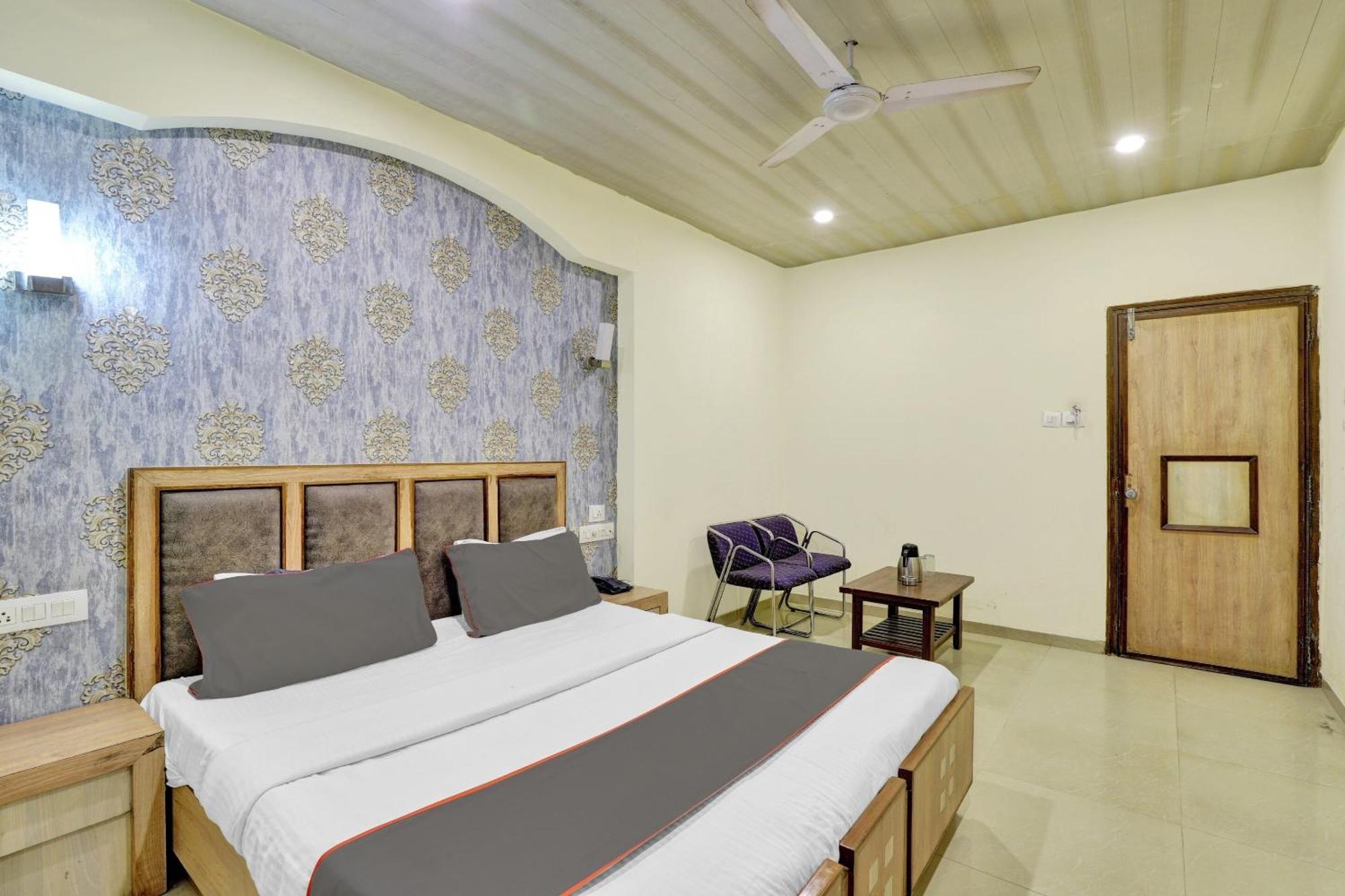 Collection O 82926 Royal Plaza Hotel Ahmedabad