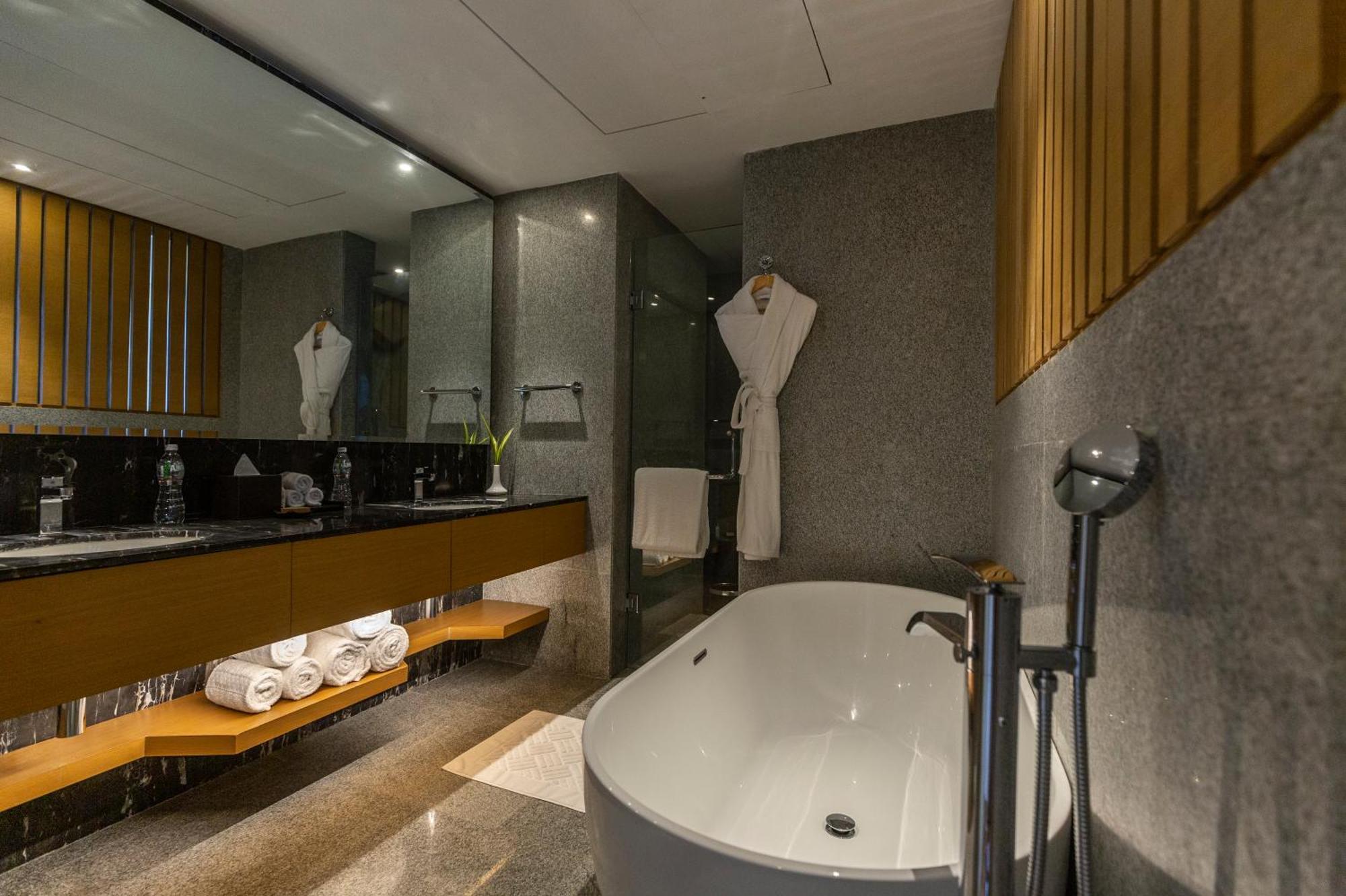 Doubletree By Hilton 5* Ahmedabad