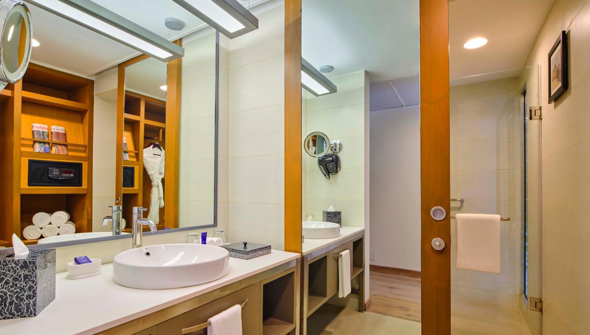 Hotel Vivanta Sg Highway Ahmedabad