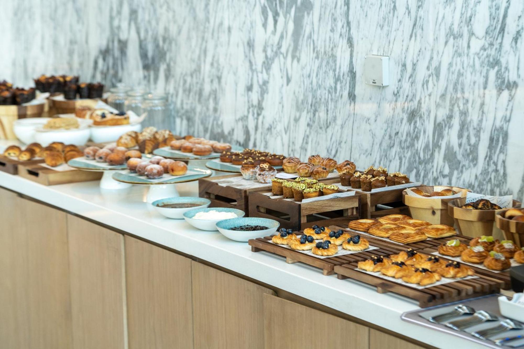 Courtyard By Marriott Sindhu Bhavan Road Hotel