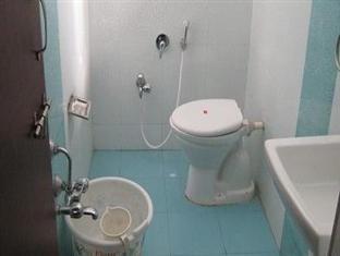 Raj Tilak Hotel *
