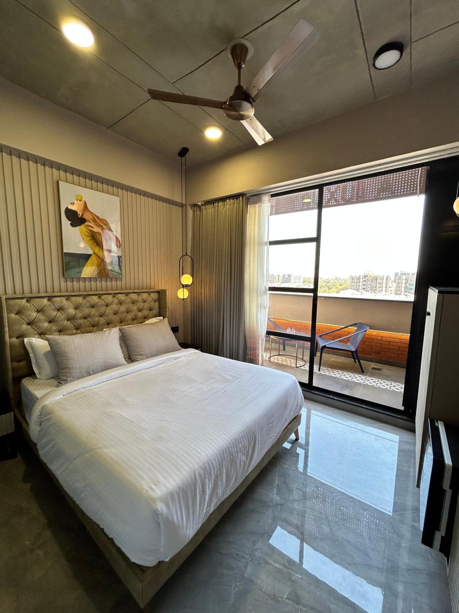 Apricot Motera Hotel